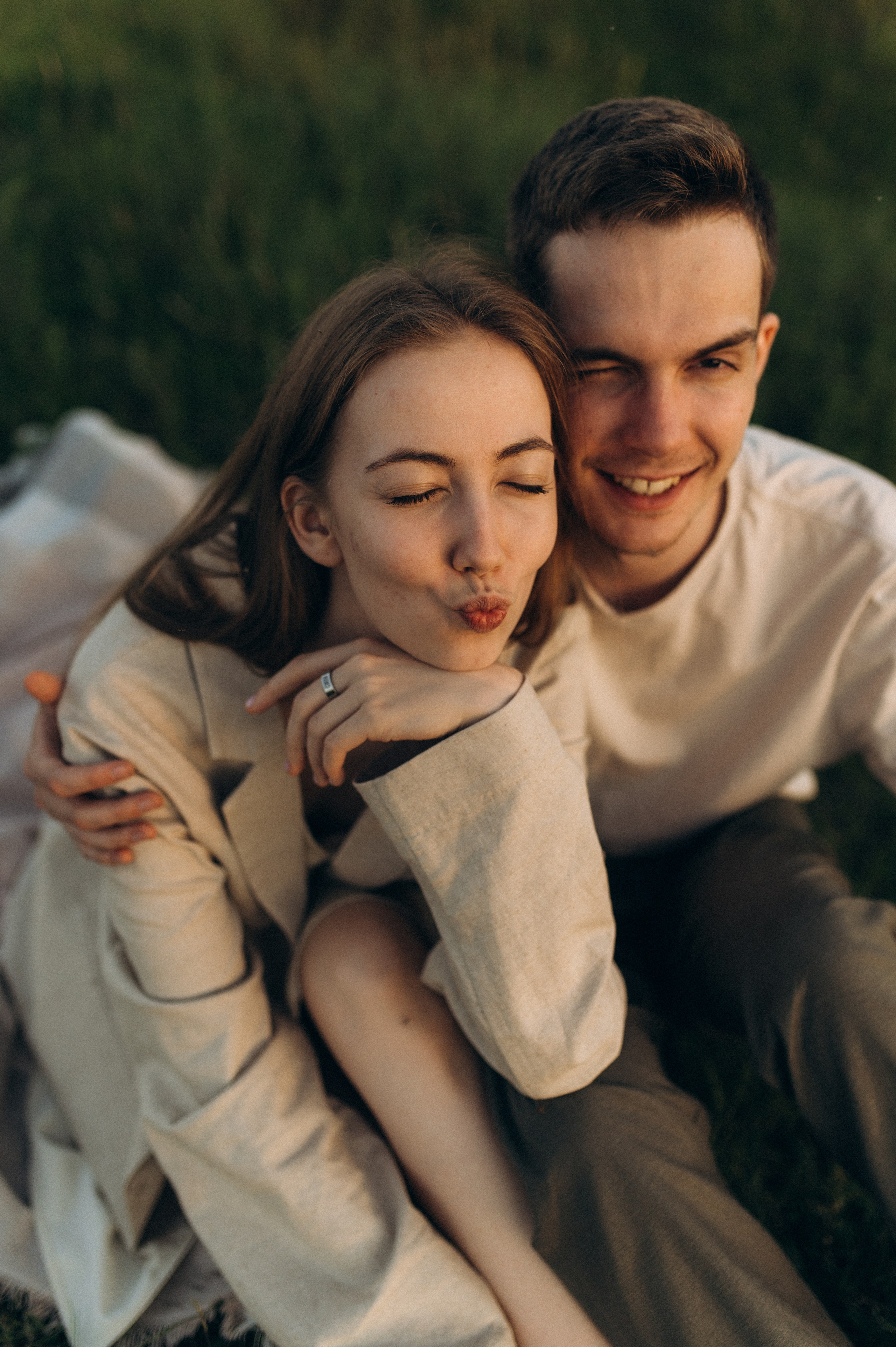 Фотосессия love story на берегу. Семейный фотограф в Новосибирске Женя Индрикова