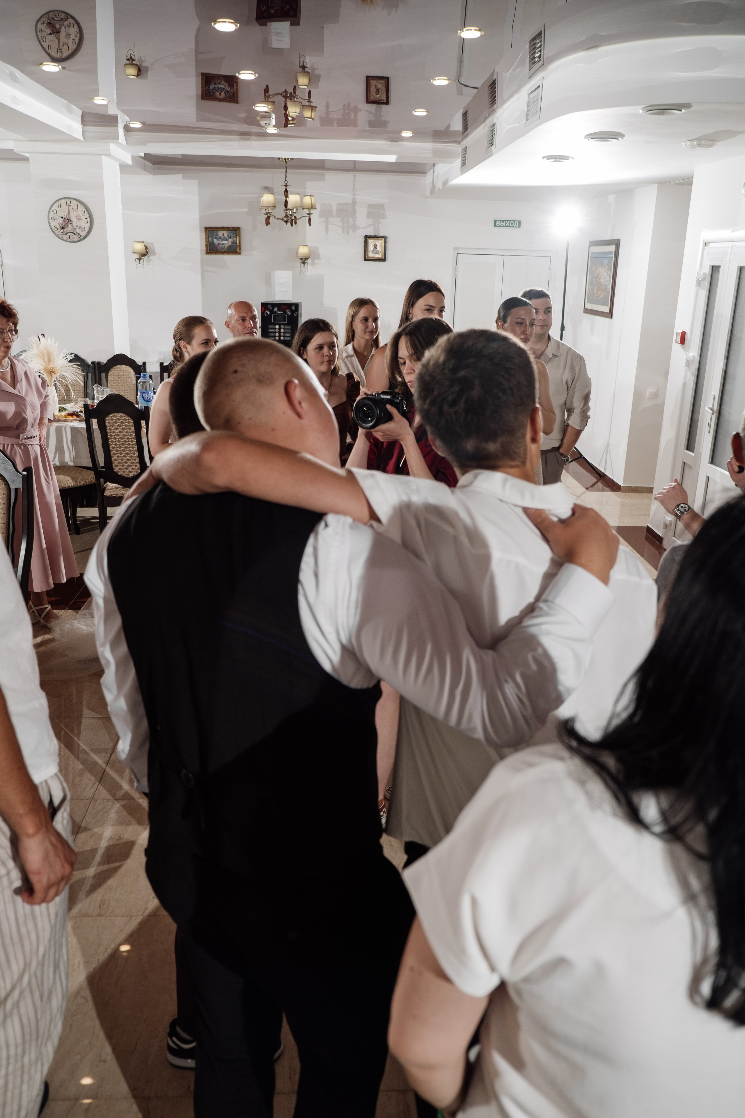 Свадебный ретопртаж. Профессиональная фотосъемка в Крыму. Натуральные эмоции и живые кадры. Забронируйте дату прямо сейчас!