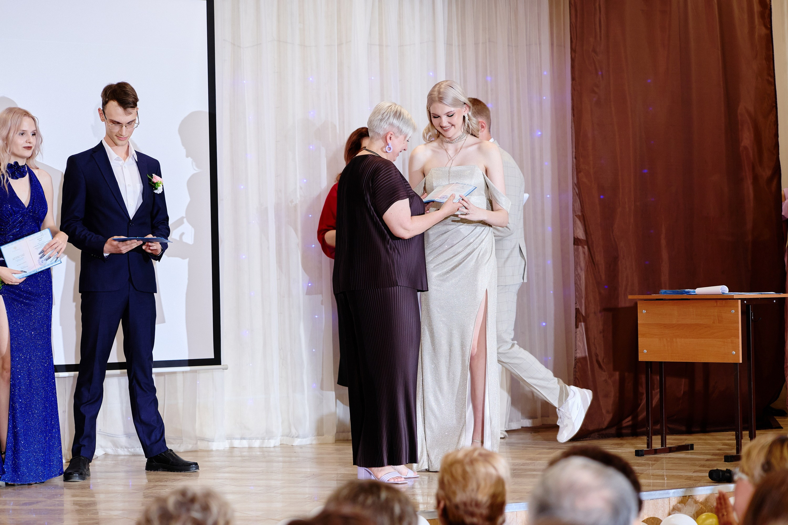 Выпускной 35 Сош. Фотограф Выпускные альбомы Таганрог Сергей Коробченко