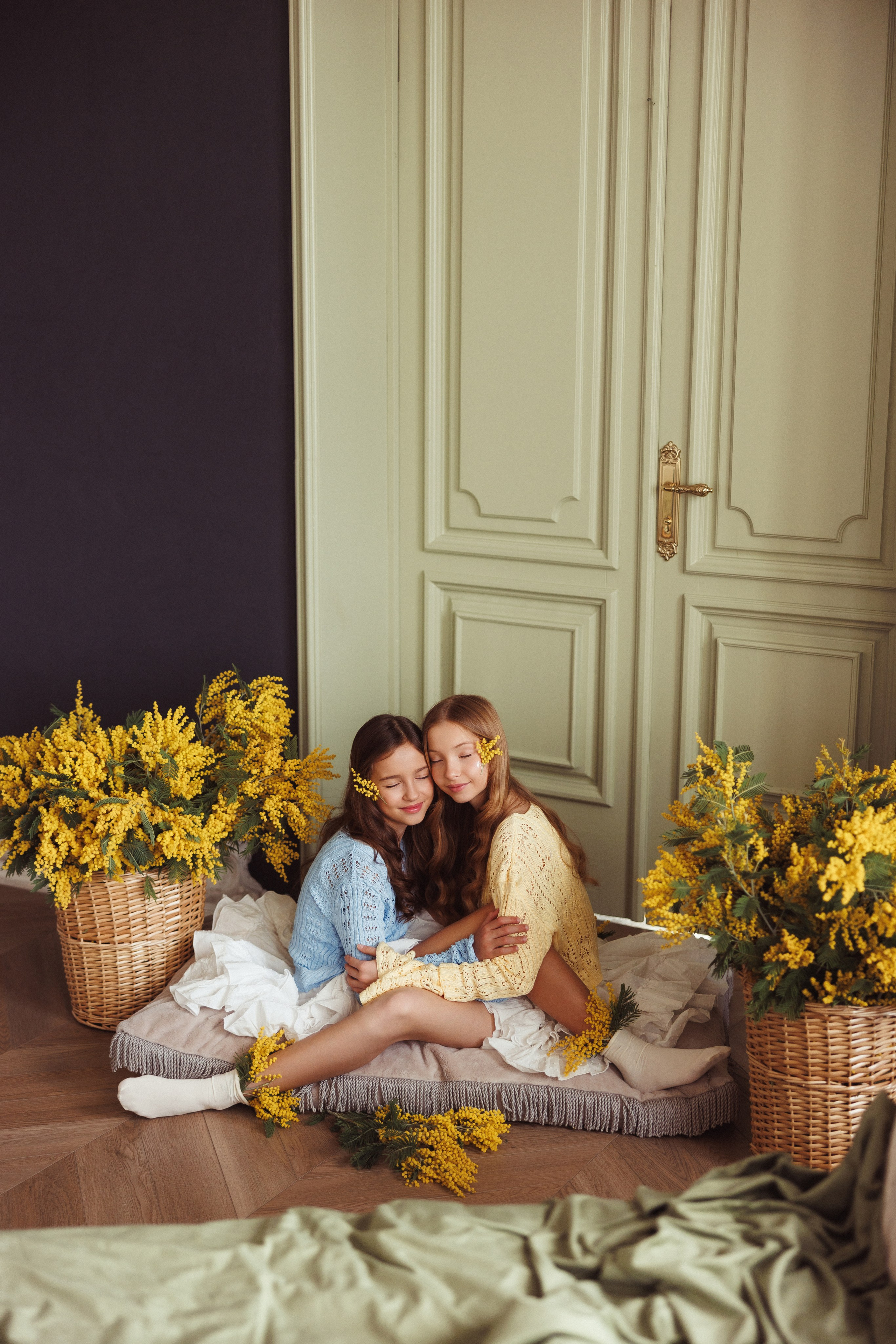 Фотосессия с цветами Мимозы, фотостудия «Рим», город Краснодар. Семейный и детский фотограф в Краснодаре Анна Трашкова