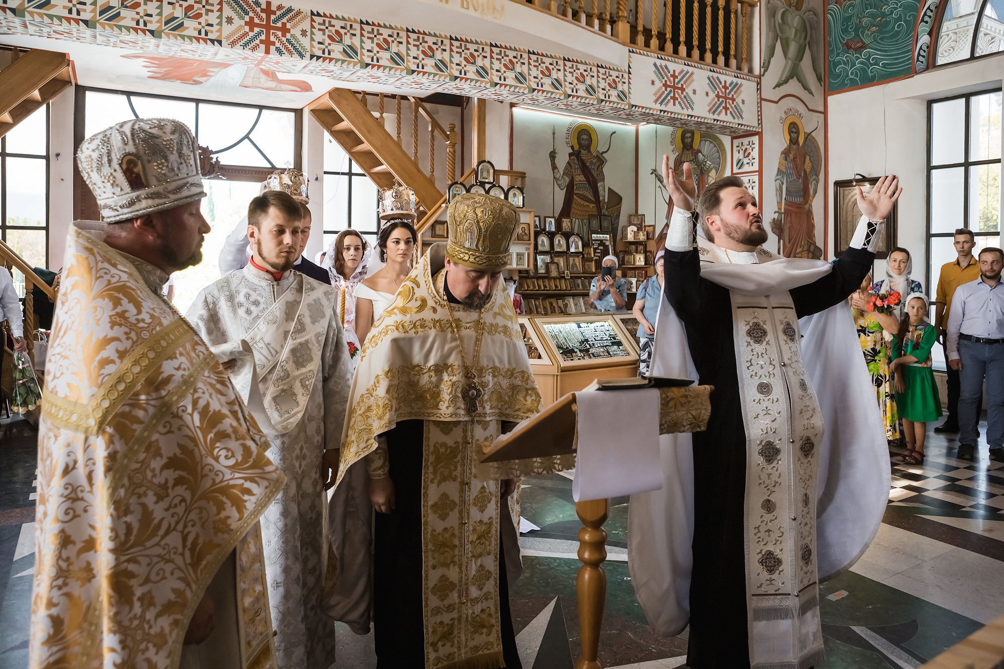 Венчание Петра и Феодосии в Храме-маяке Николая Чудотворца. Свадебный фотограф, фотосъемка в Крыму, Севастополе, Симферополе, Ялте