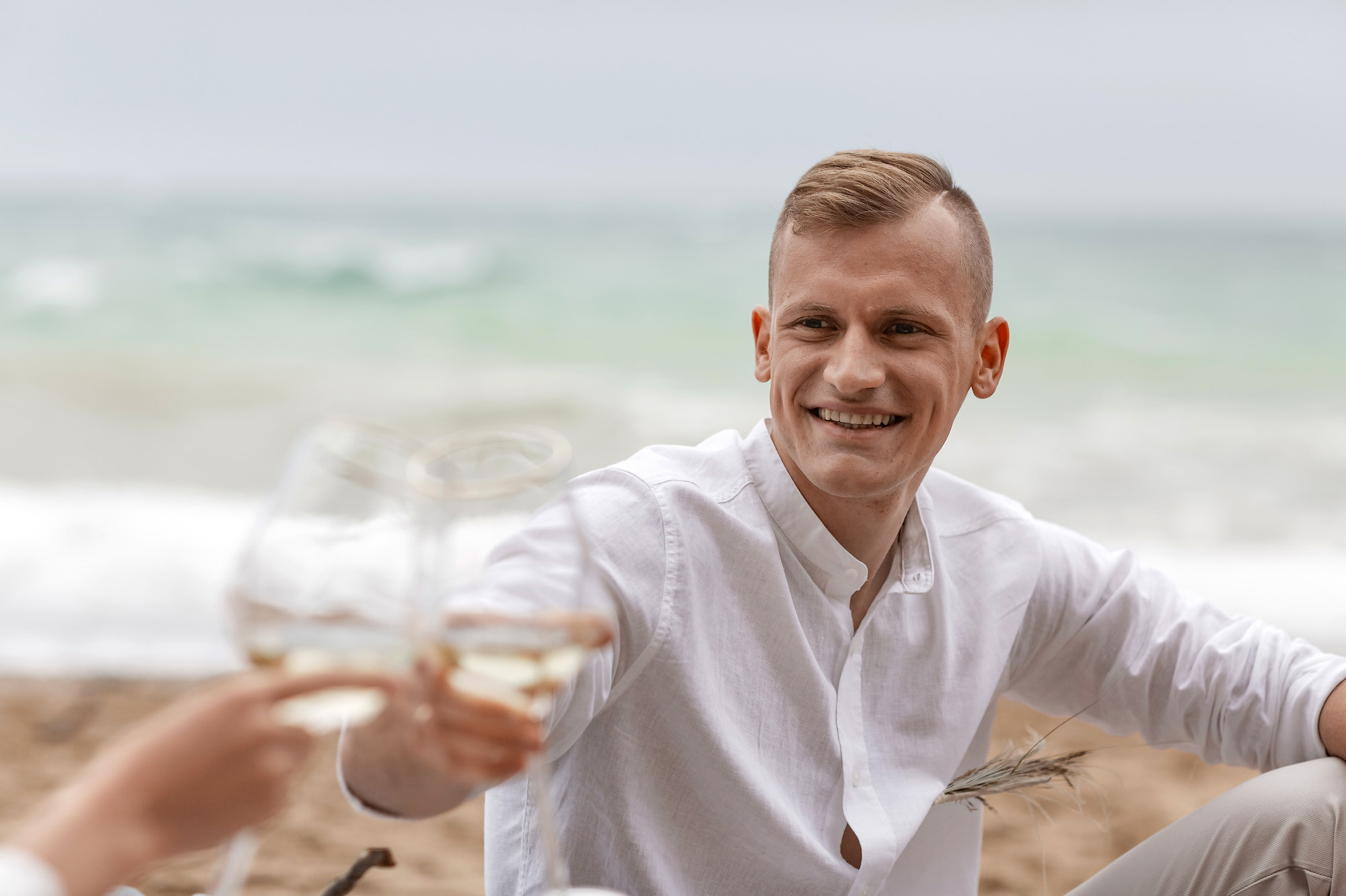 Свадебная выездная церемония и фотосессия на берегу моря. Свадебный фотограф, фотосъемка в Крыму, Севастополе, Симферополе, Ялте