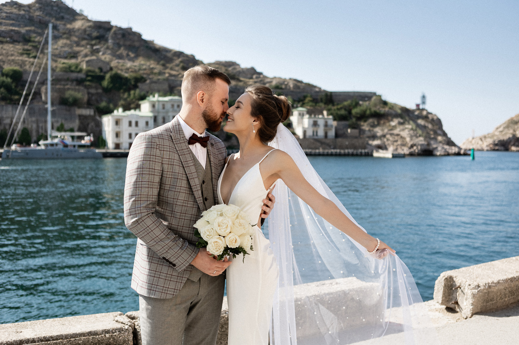 Денис и Аделя - свадьба для двоих в Балаклаве. Свадебный фотограф, фотосъемка в Крыму, Севастополе, Симферополе, Ялте