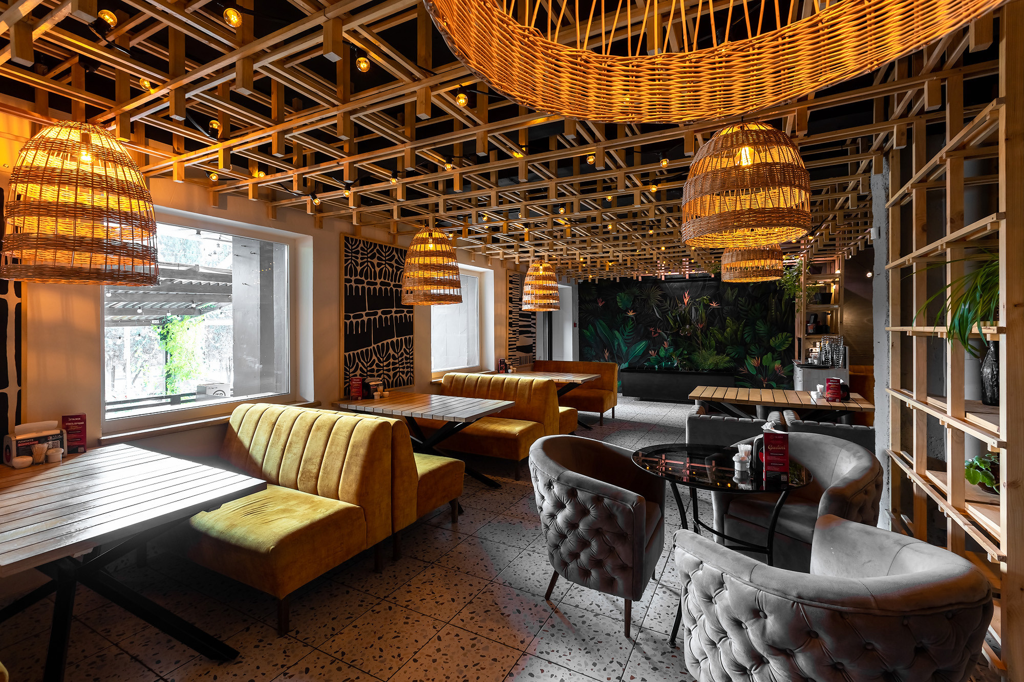 Фотосессия интерьеров кафе Место и кальянной Gorilla Hookah. Свадебный фотограф, фотосъемка в Крыму, Севастополе, Симферополе, Ялте