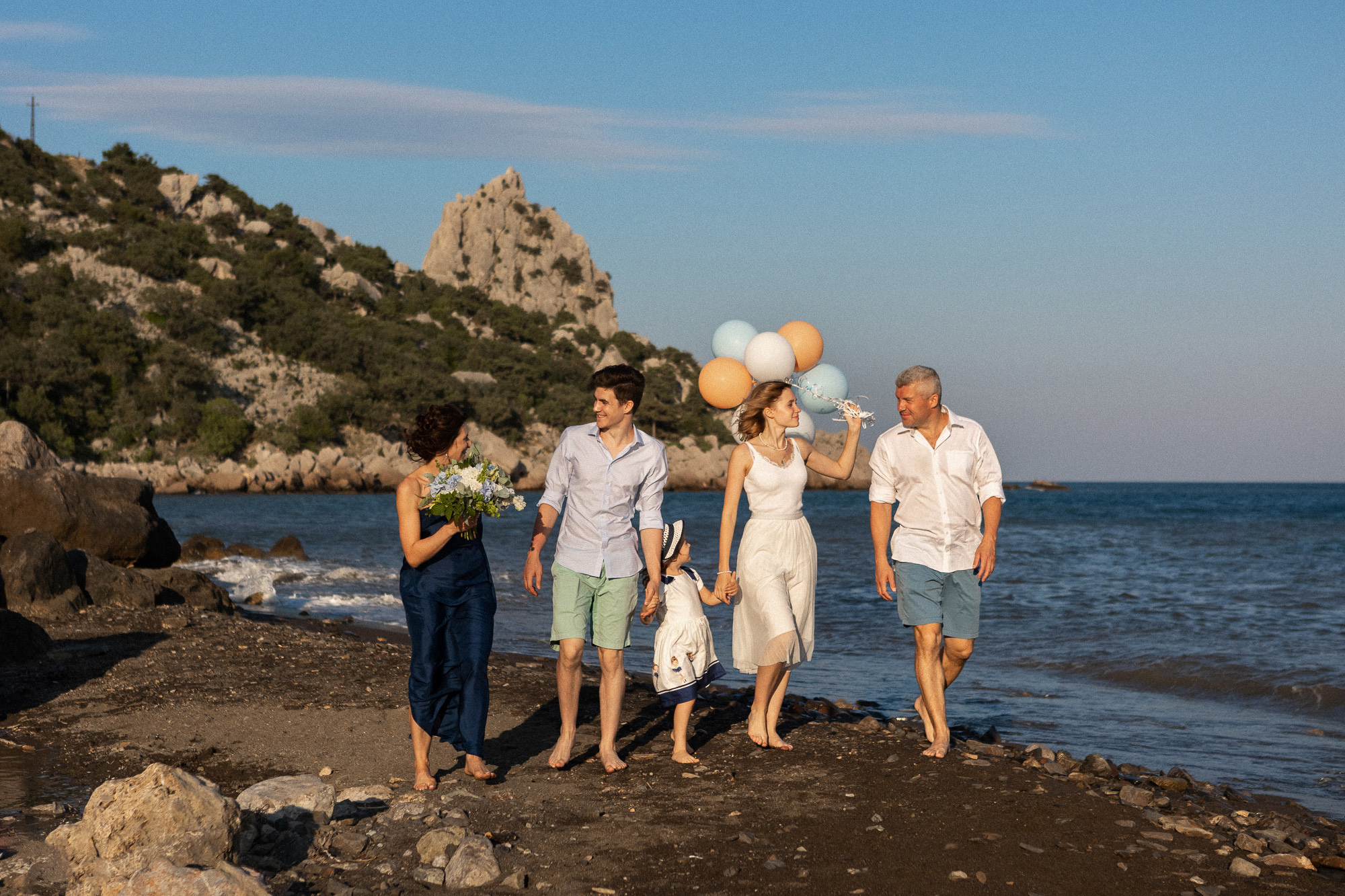 Семейная фотосессия в Симеизе на горе Кошка и на пляже у моря. Свадебный фотограф, фотосъемка в Крыму, Севастополе, Симферополе, Ялте