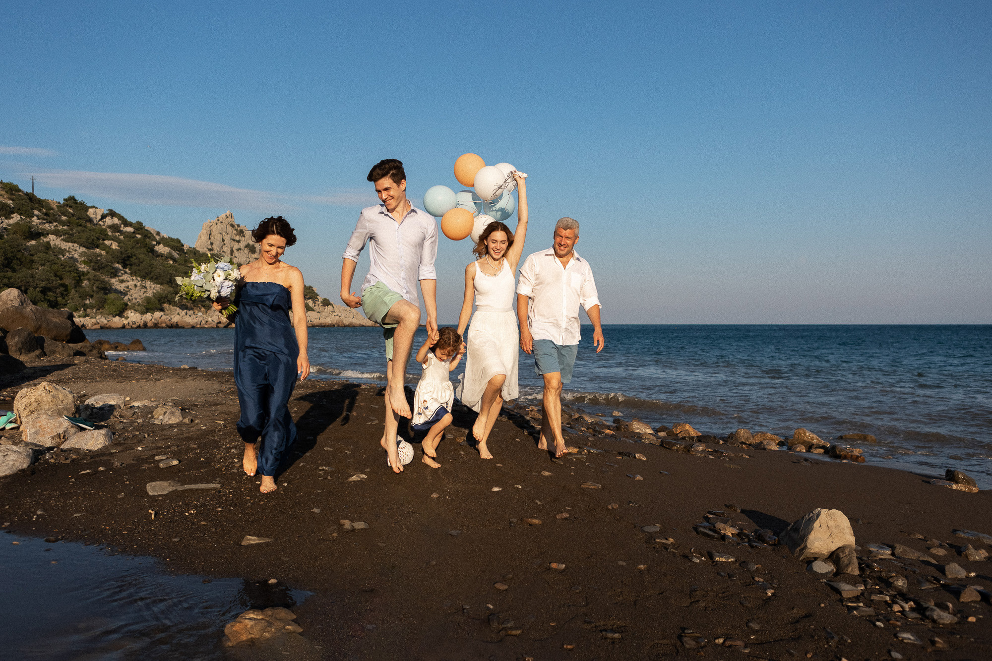 Семейная фотосессия в Симеизе на горе Кошка и на пляже у моря. Свадебный фотограф, фотосъемка в Крыму, Севастополе, Симферополе, Ялте