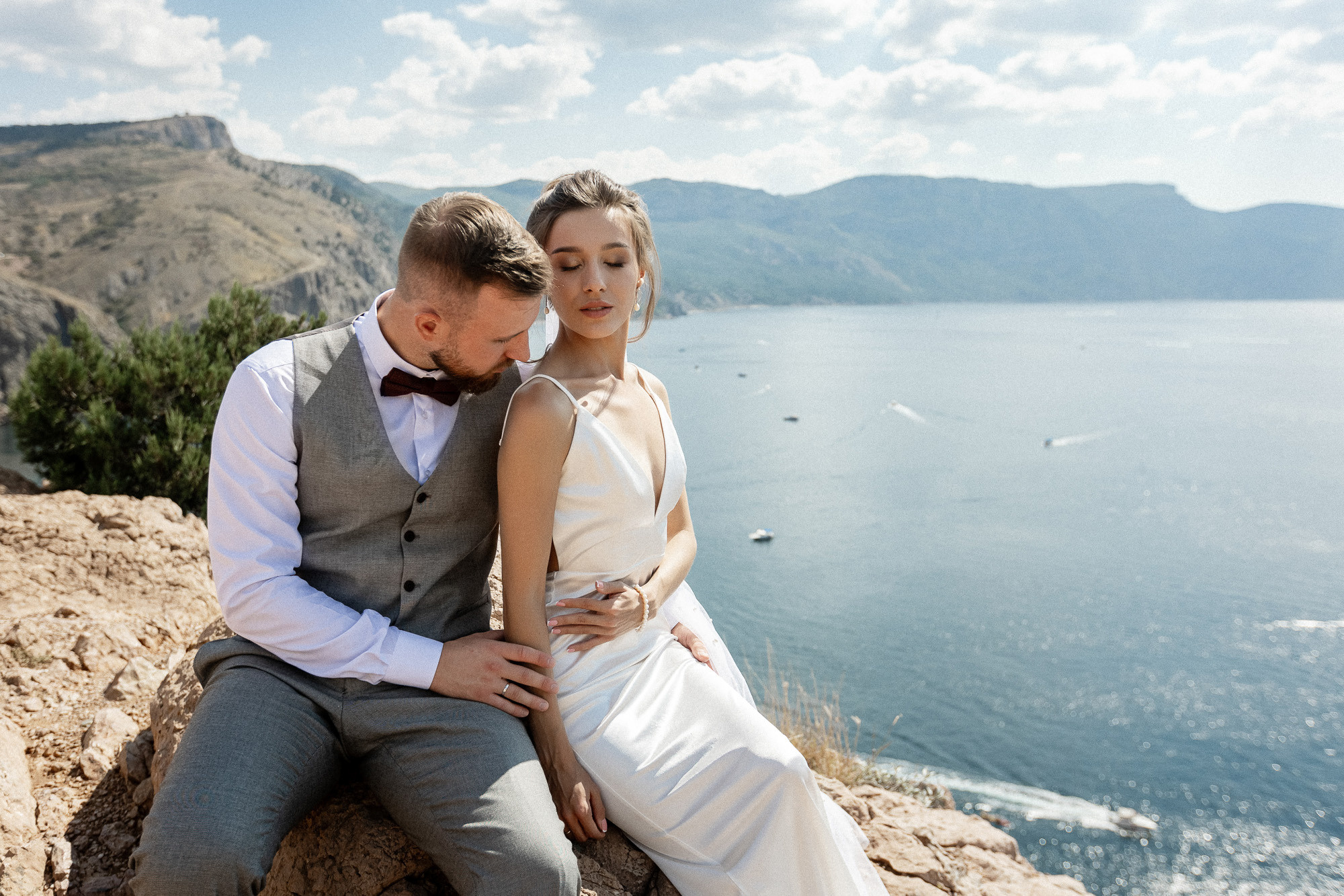 Денис и Аделя - свадьба для двоих в Балаклаве. Свадебный фотограф, фотосъемка в Крыму, Севастополе, Симферополе, Ялте