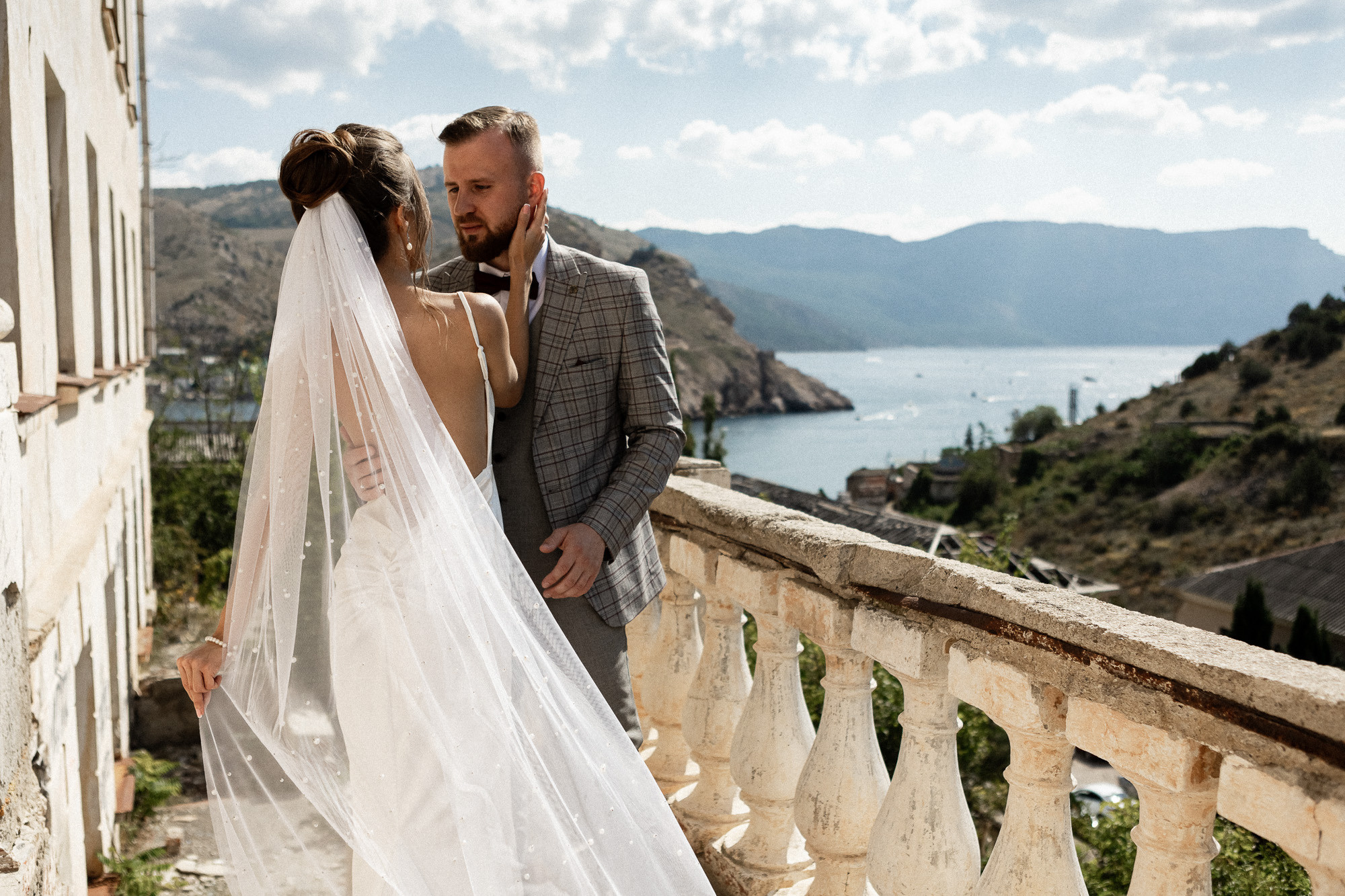 Денис и Аделя - свадьба для двоих в Балаклаве. Свадебный фотограф, фотосъемка в Крыму, Севастополе, Симферополе, Ялте