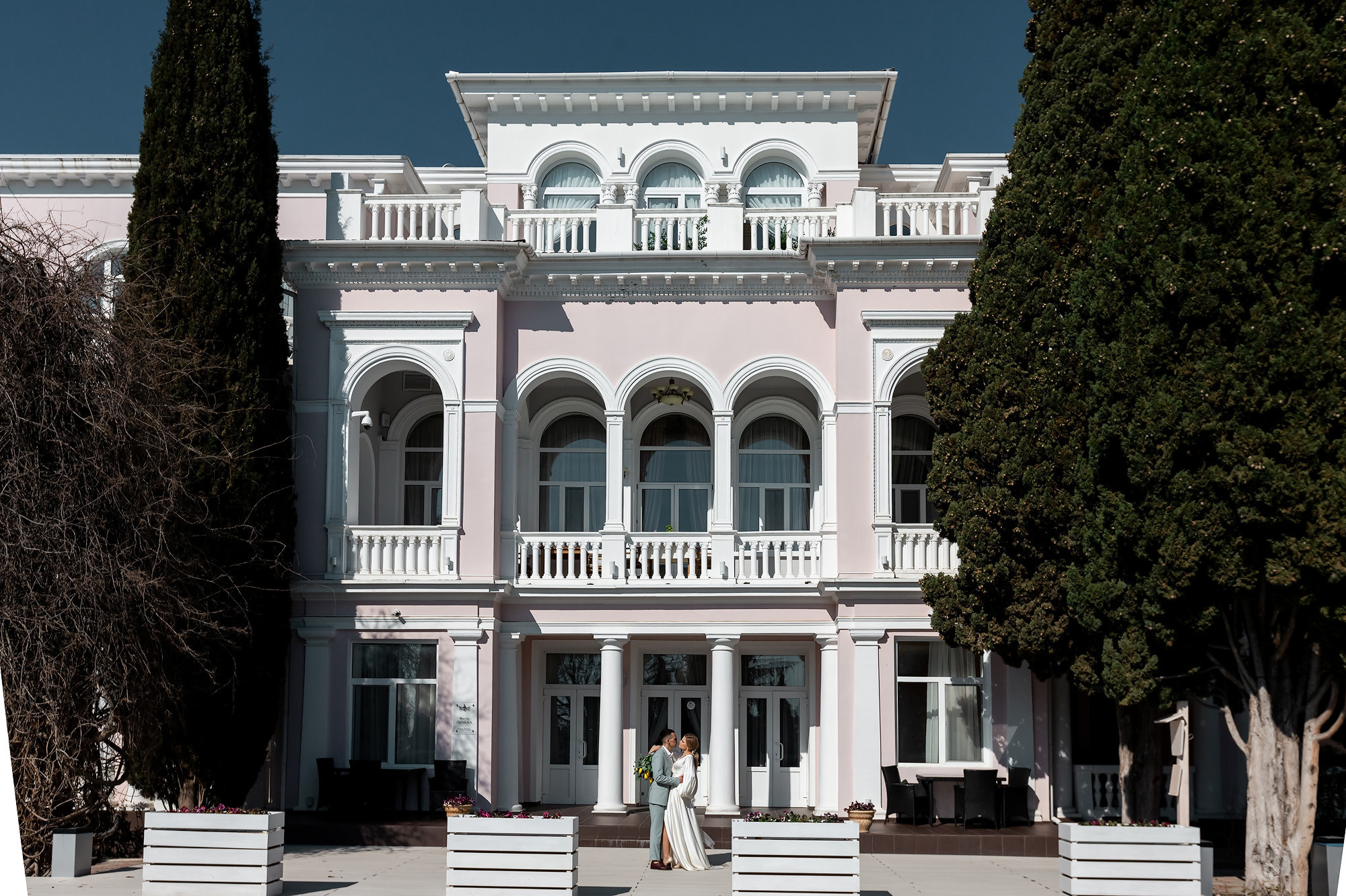 Артур и Алеся - весенняя свадьба в усадьбе 19 века в Крыму. Свадебный фотограф, фотосъемка в Крыму, Севастополе, Симферополе, Ялте