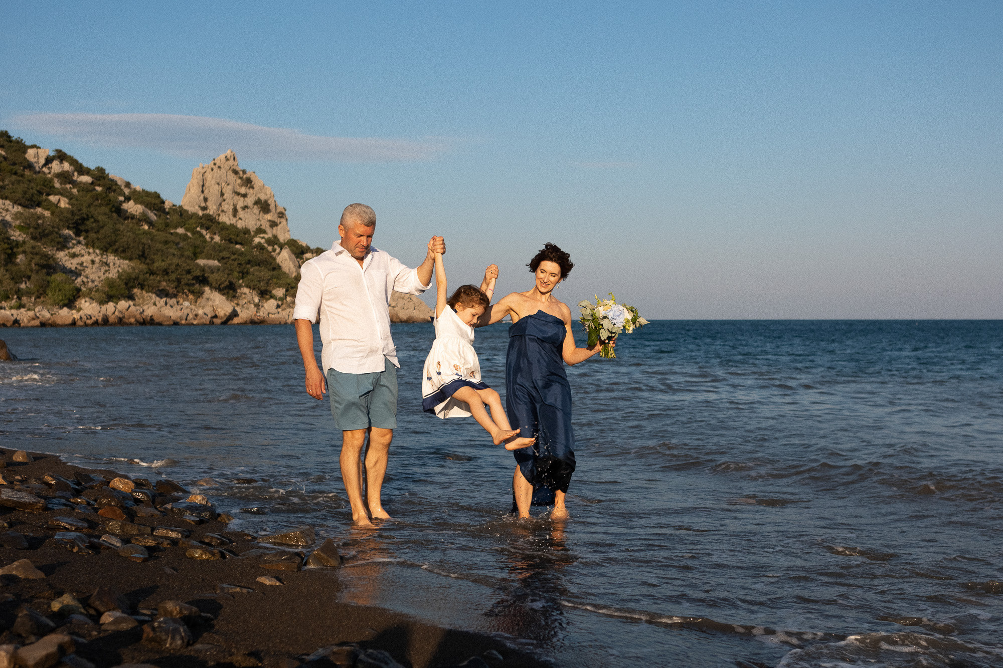 Семейная фотосессия в Симеизе на горе Кошка и на пляже у моря. Свадебный фотограф, фотосъемка в Крыму, Севастополе, Симферополе, Ялте