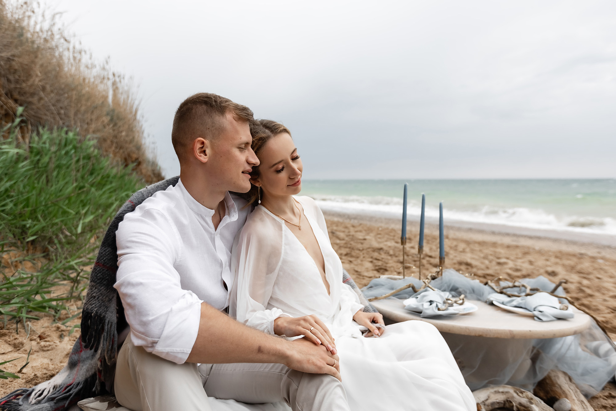 Свадебная выездная церемония и фотосессия на берегу моря. Свадебный фотограф, фотосъемка в Крыму, Севастополе, Симферополе, Ялте