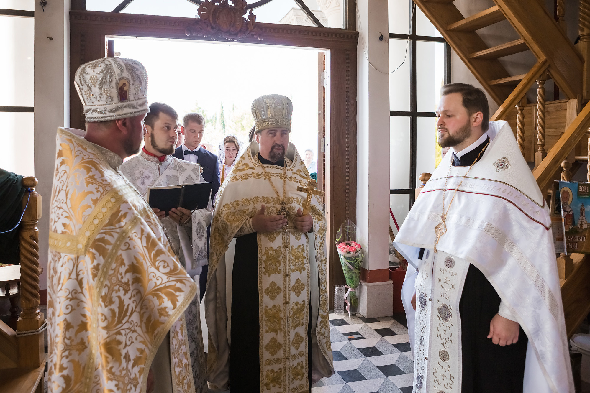 Венчание Петра и Феодосии в Храме-маяке Николая Чудотворца. Свадебный фотограф, фотосъемка в Крыму, Севастополе, Симферополе, Ялте