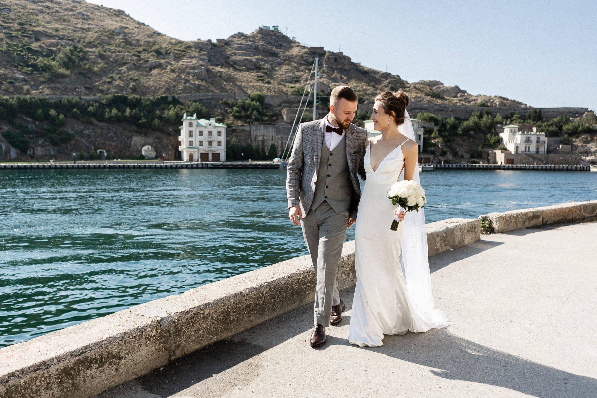 Денис и Аделя - свадьба для двоих в Балаклаве. Свадебный фотограф, фотосъемка в Крыму, Севастополе, Симферополе, Ялте