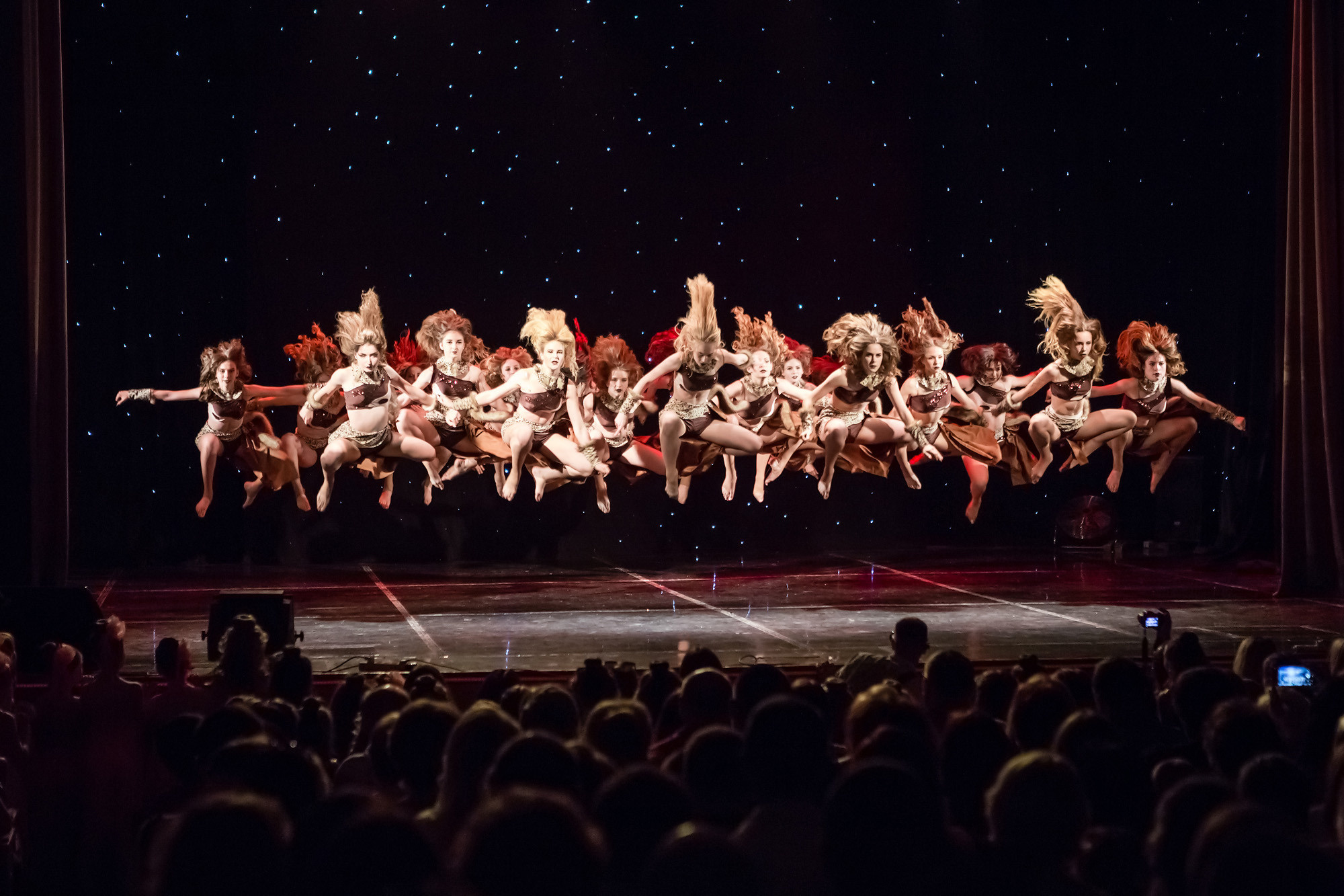 Танцевальное шоу Карамель - концертное выступление, репортаж. Свадебный фотограф, фотосъемка в Крыму, Севастополе, Симферополе, Ялте