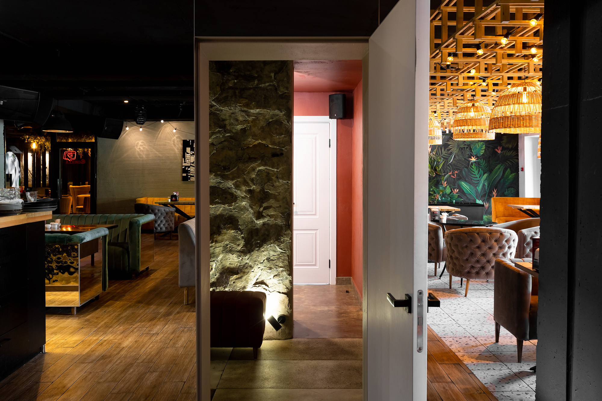 Фотосессия интерьеров кафе Место и кальянной Gorilla Hookah. Свадебный фотограф, фотосъемка в Крыму, Севастополе, Симферополе, Ялте