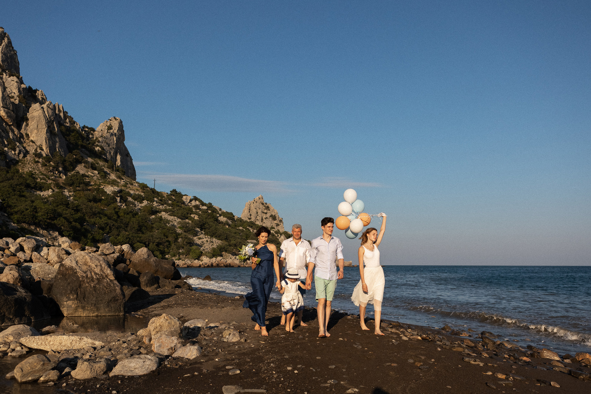 Семейная фотосессия в Симеизе на горе Кошка и на пляже у моря. Свадебный фотограф, фотосъемка в Крыму, Севастополе, Симферополе, Ялте