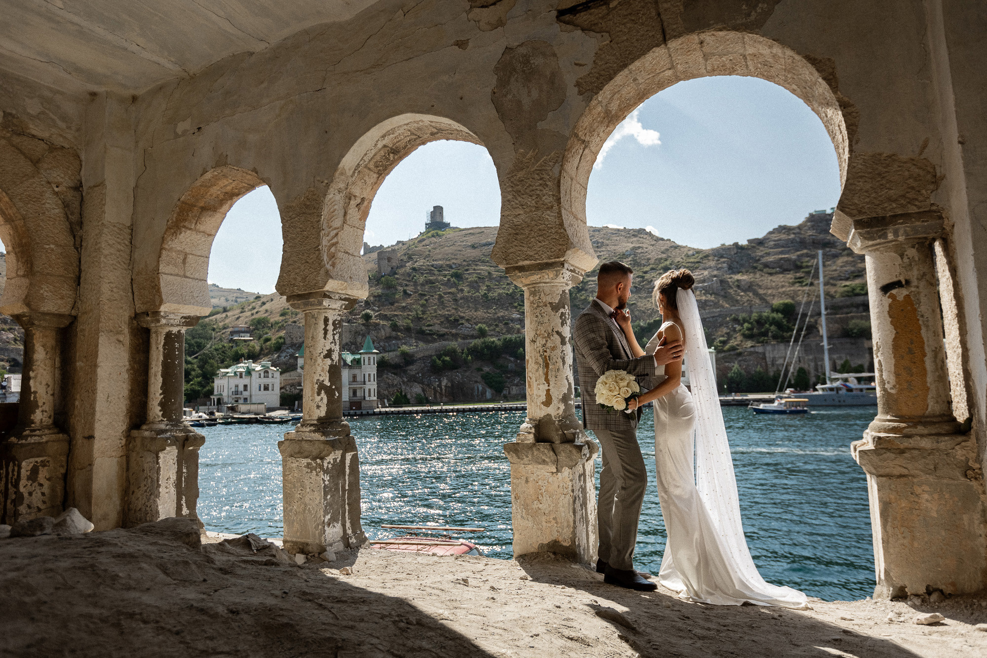 Денис и Аделя - свадьба для двоих в Балаклаве. Свадебный фотограф, фотосъемка в Крыму, Севастополе, Симферополе, Ялте
