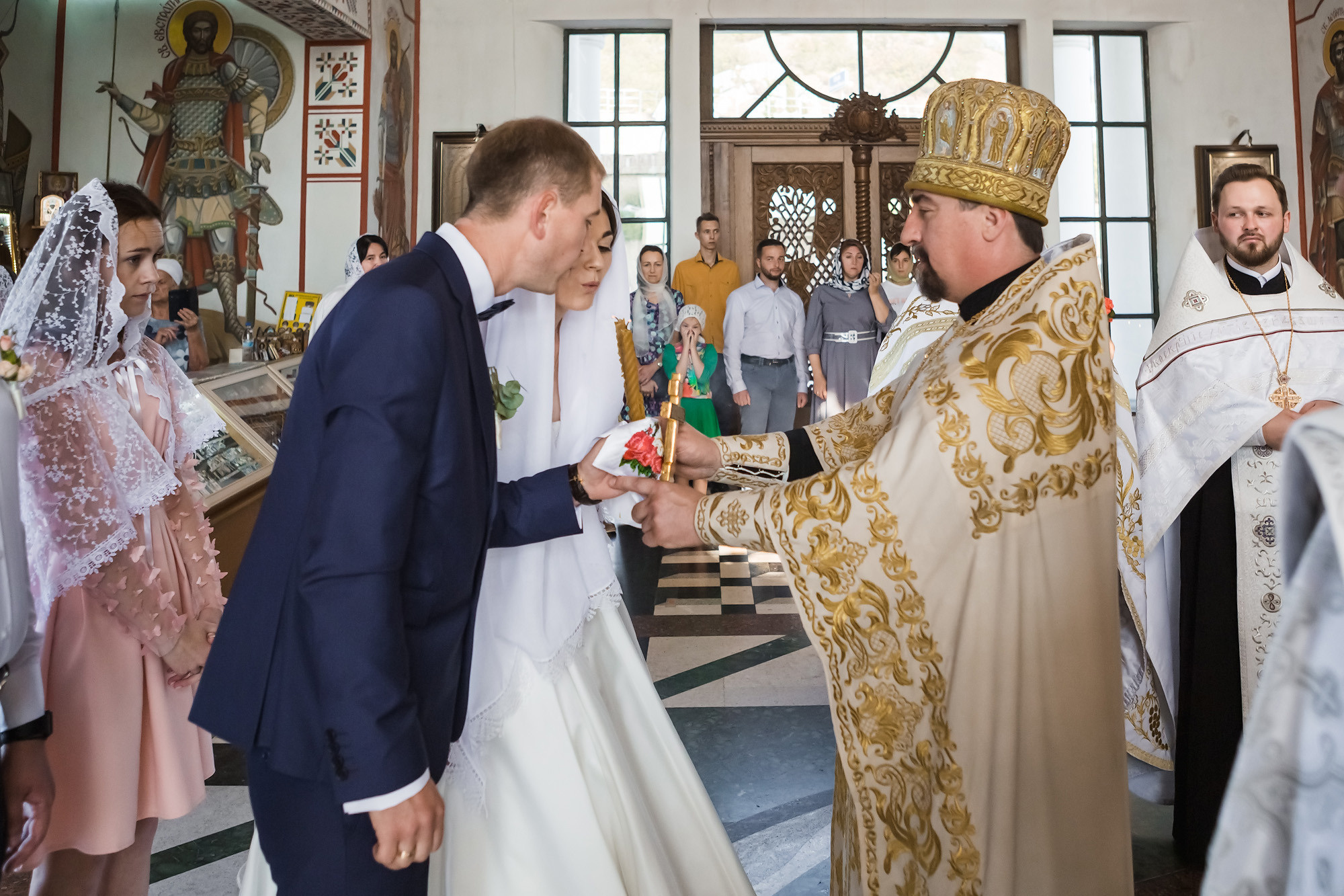 Венчание Петра и Феодосии в Храме-маяке Николая Чудотворца. Свадебный фотограф, фотосъемка в Крыму, Севастополе, Симферополе, Ялте