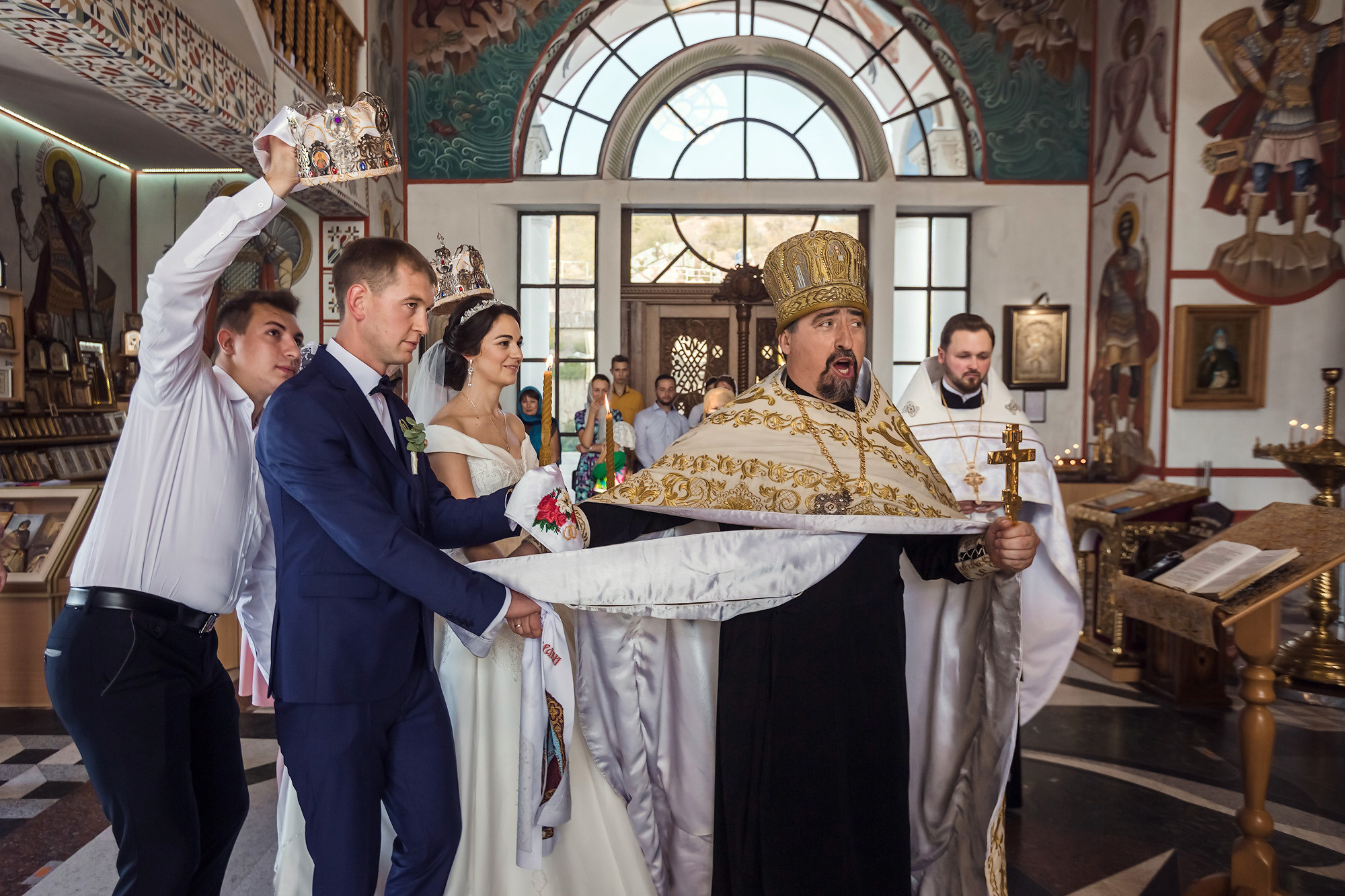 Венчание Петра и Феодосии в Храме-маяке Николая Чудотворца. Свадебный фотограф, фотосъемка в Крыму, Севастополе, Симферополе, Ялте