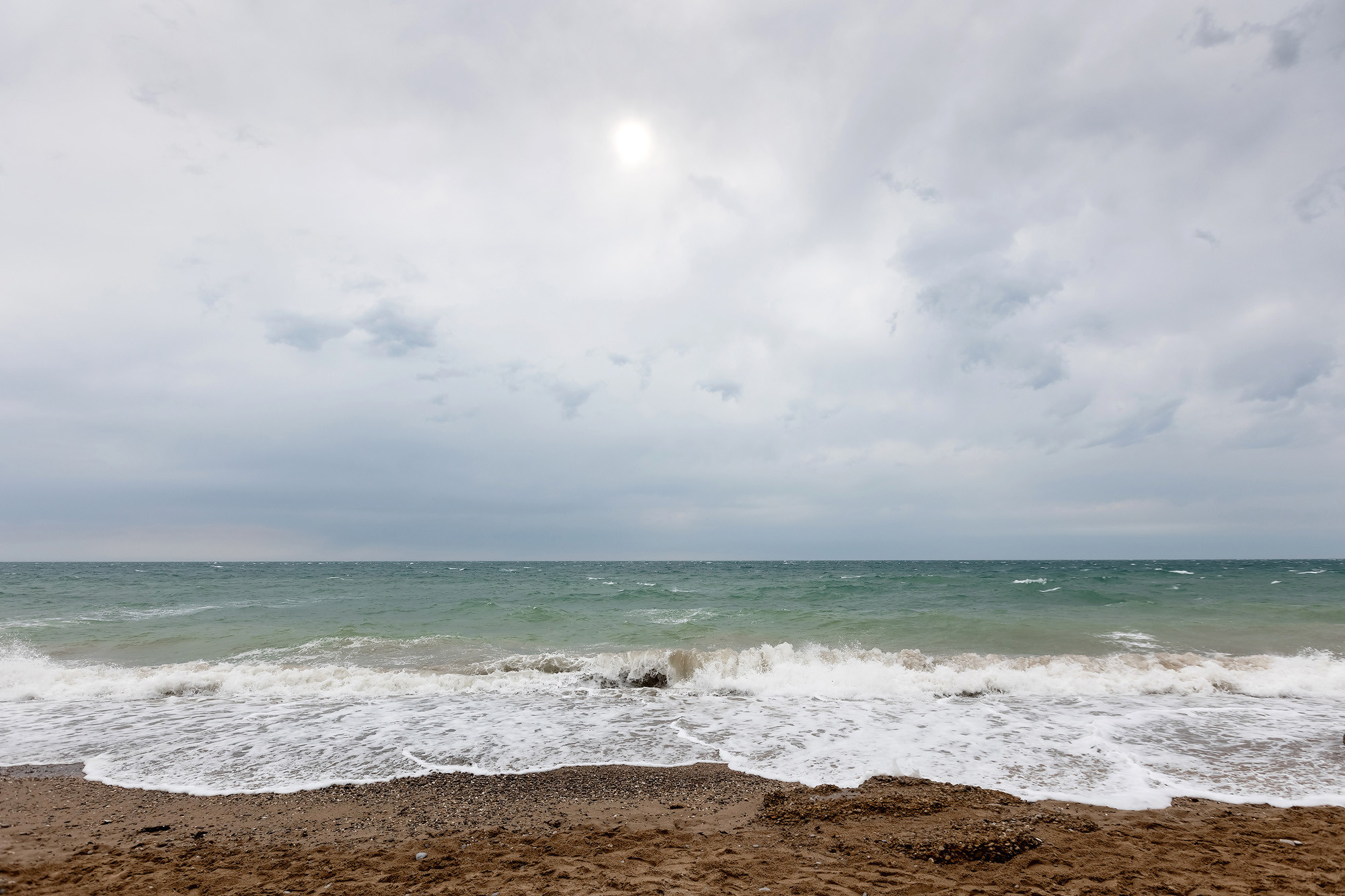 Свадебная выездная церемония и фотосессия на берегу моря. Свадебный фотограф, фотосъемка в Крыму, Севастополе, Симферополе, Ялте