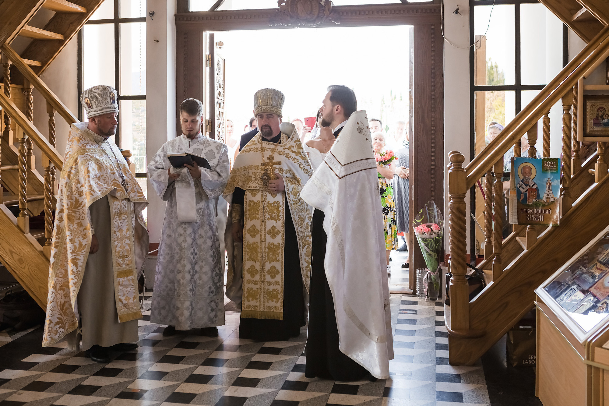 Венчание Петра и Феодосии в Храме-маяке Николая Чудотворца. Свадебный фотограф, фотосъемка в Крыму, Севастополе, Симферополе, Ялте