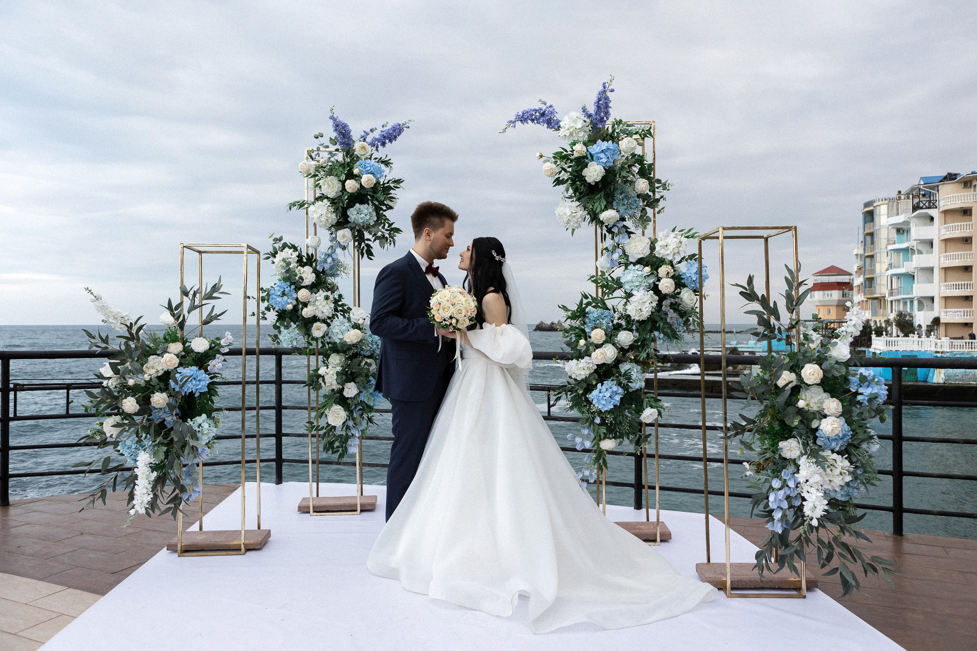 Коля и Катя - свадьба в отеле Ривьера Санрайз в Алуште. Свадебный фотограф, фотосъемка в Крыму, Севастополе, Симферополе, Ялте