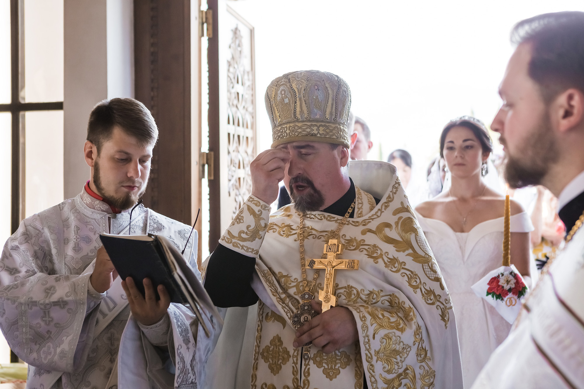 Венчание Петра и Феодосии в Храме-маяке Николая Чудотворца. Свадебный фотограф, фотосъемка в Крыму, Севастополе, Симферополе, Ялте