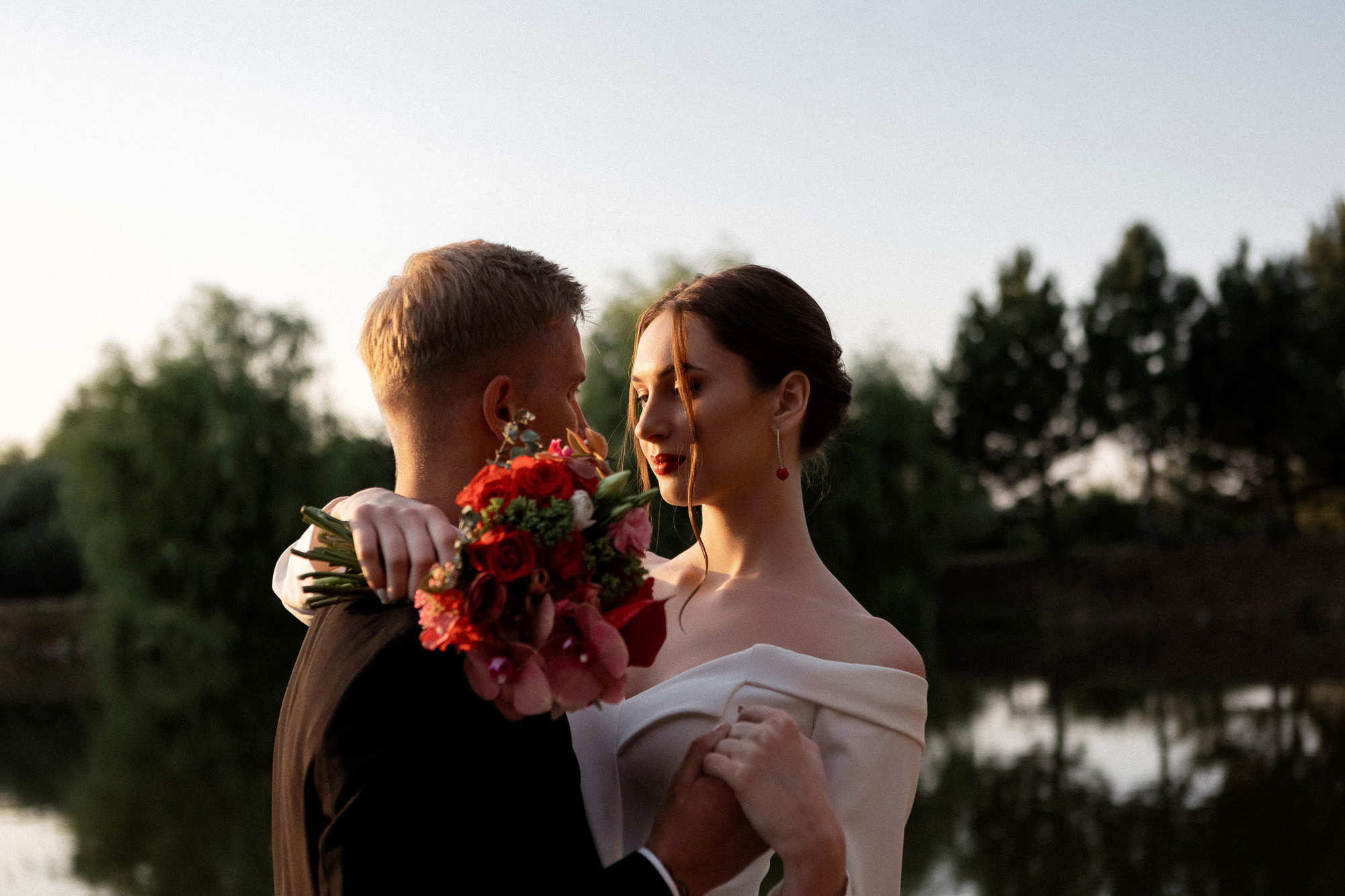 Денис и Таня - свадебная рекламная фотосессия на Грушевом озере. Свадебный фотограф, фотосъемка в Крыму, Севастополе, Симферополе, Ялте