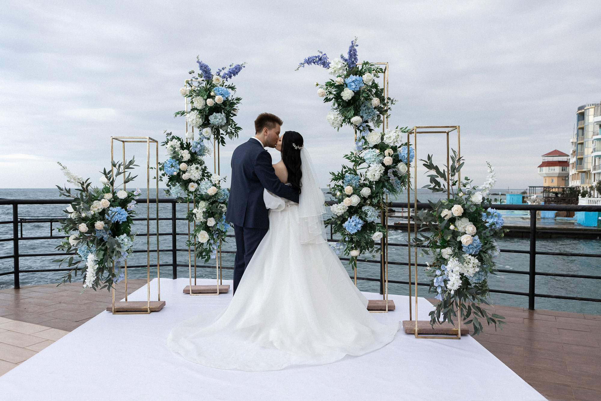 Коля и Катя - свадьба в отеле Ривьера Санрайз в Алуште. Свадебный фотограф, фотосъемка в Крыму, Севастополе, Симферополе, Ялте