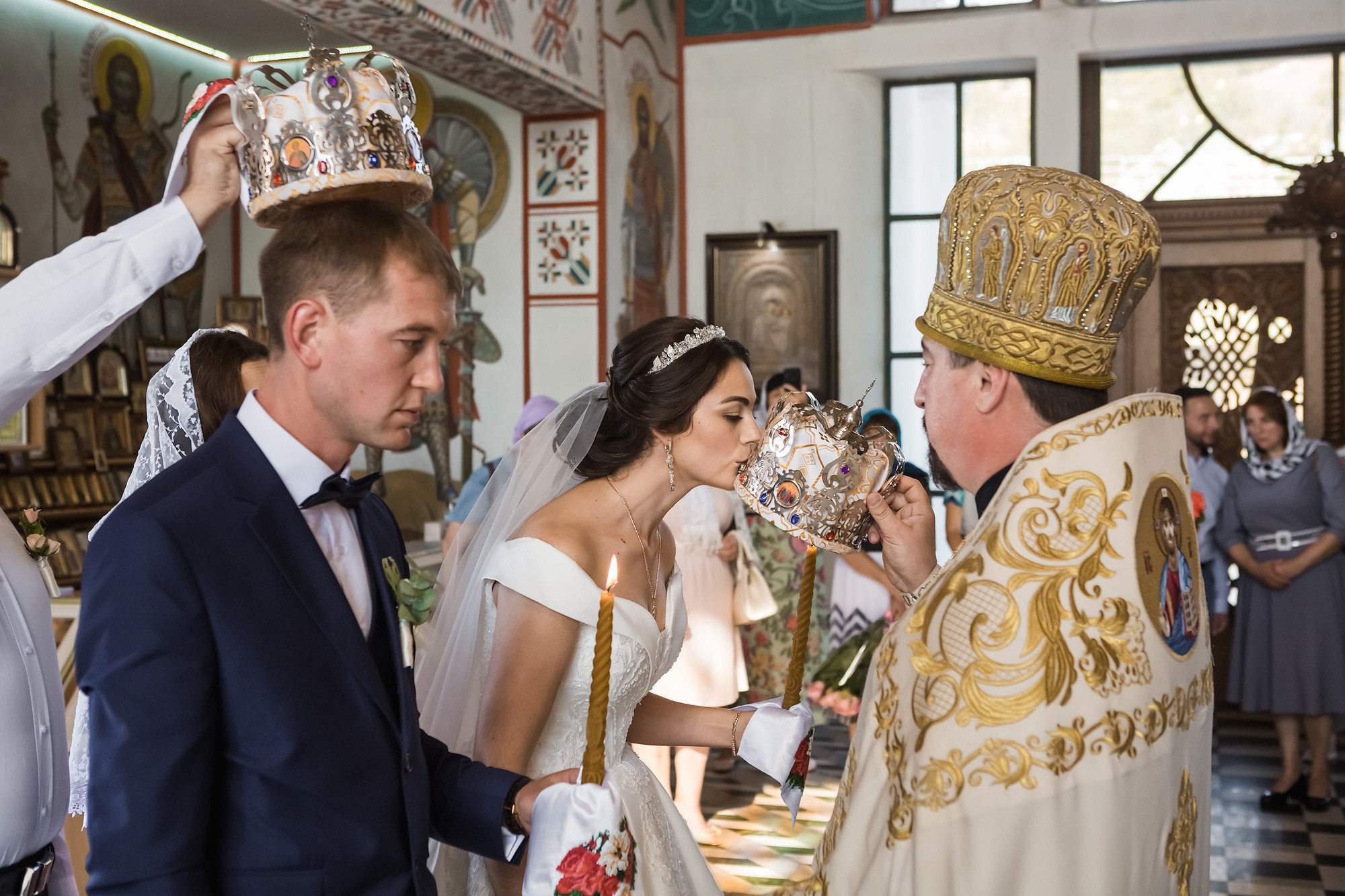 Венчание Петра и Феодосии в Храме-маяке Николая Чудотворца. Свадебный фотограф, фотосъемка в Крыму, Севастополе, Симферополе, Ялте