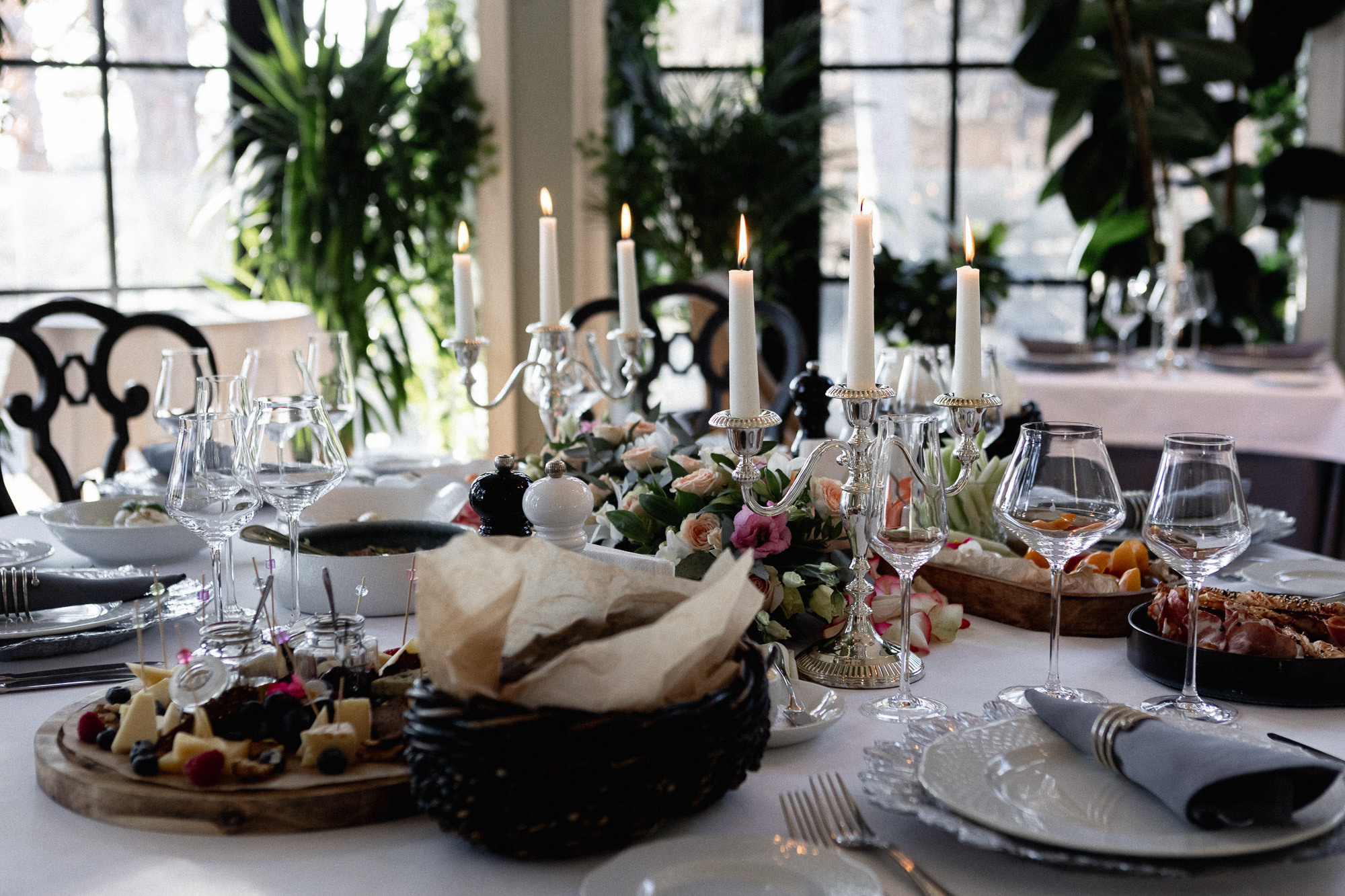 Алексей и Екатерина - свадьба для двоих в отеле Pallasa в Ялте. Свадебный фотограф, фотосъемка в Крыму, Севастополе, Симферополе, Ялте