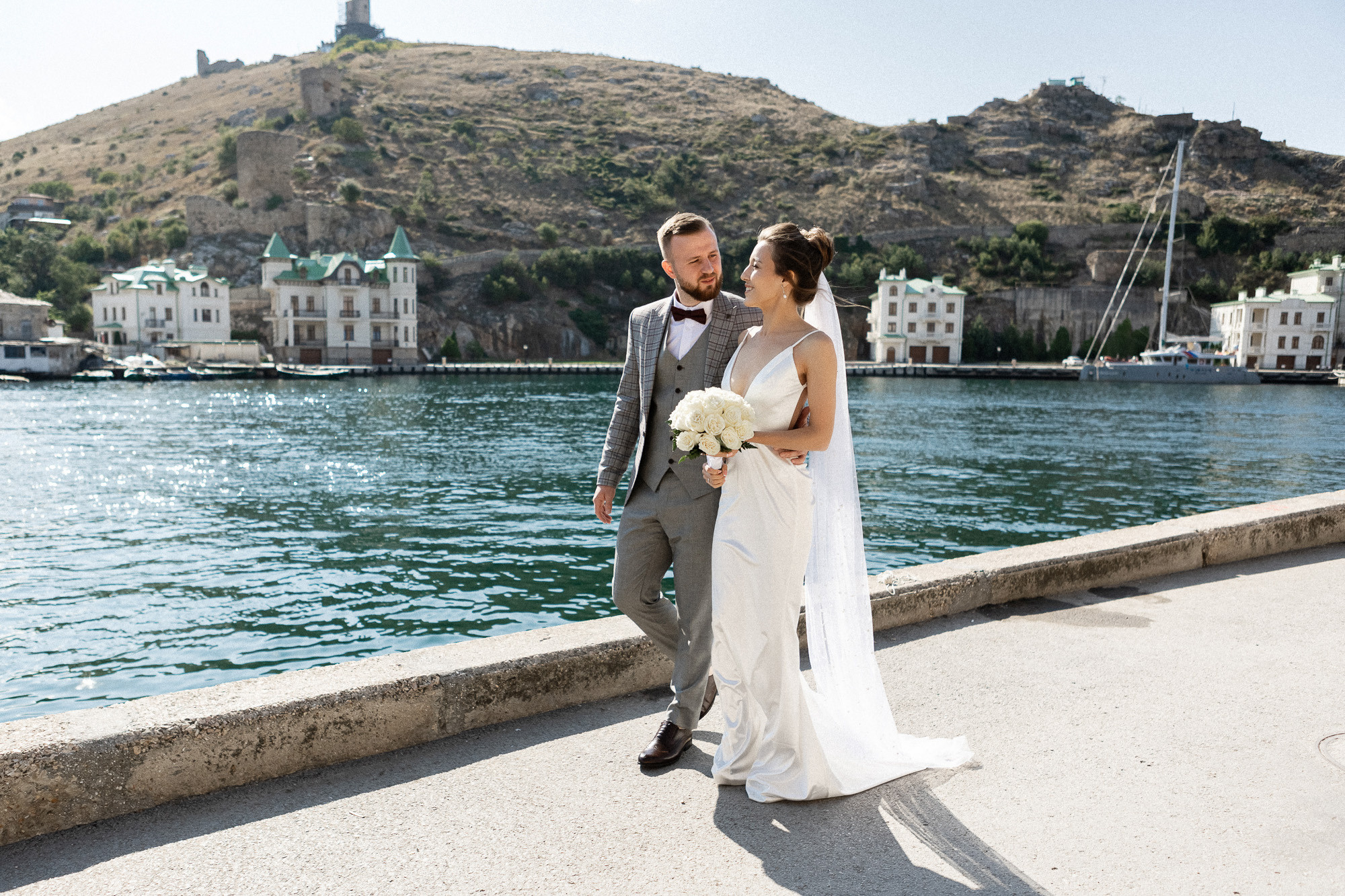 Денис и Аделя - свадьба для двоих в Балаклаве. Свадебный фотограф, фотосъемка в Крыму, Севастополе, Симферополе, Ялте