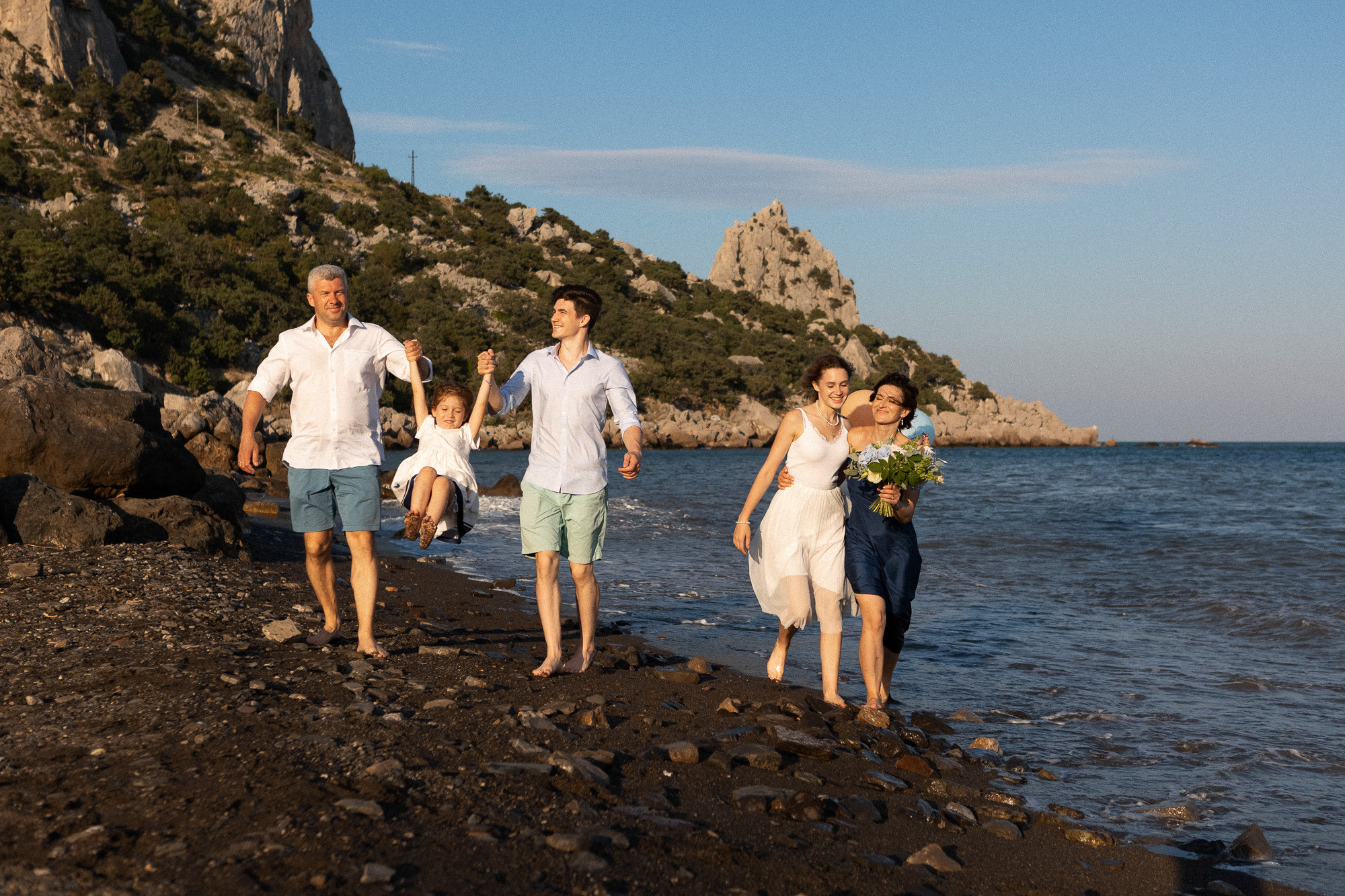 Семейная фотосессия в Симеизе на горе Кошка и на пляже у моря. Свадебный фотограф, фотосъемка в Крыму, Севастополе, Симферополе, Ялте