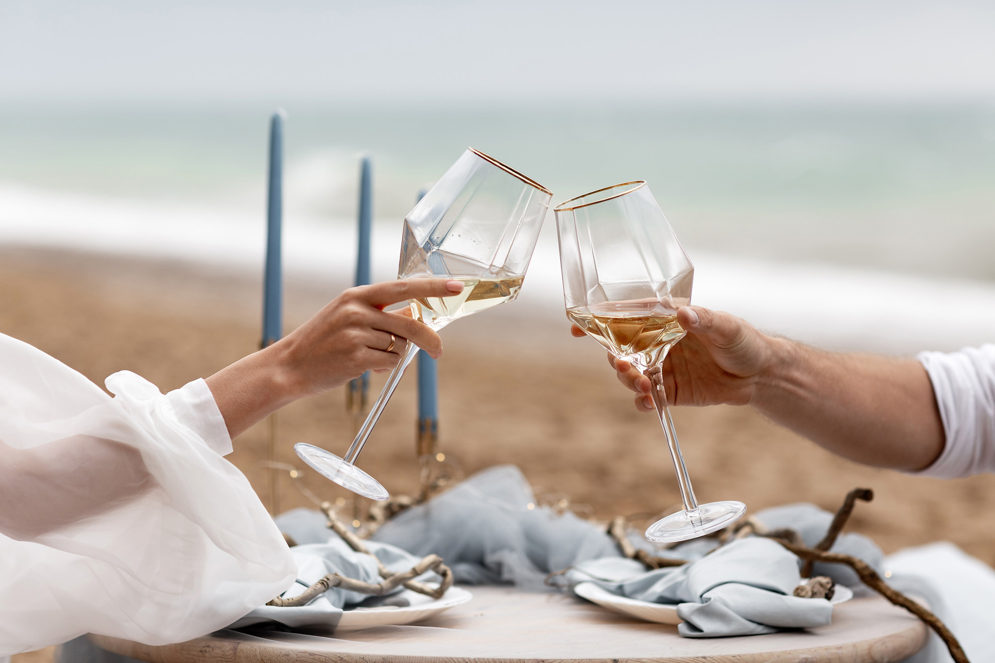 Свадебная выездная церемония и фотосессия на берегу моря. Свадебный фотограф, фотосъемка в Крыму, Севастополе, Симферополе, Ялте