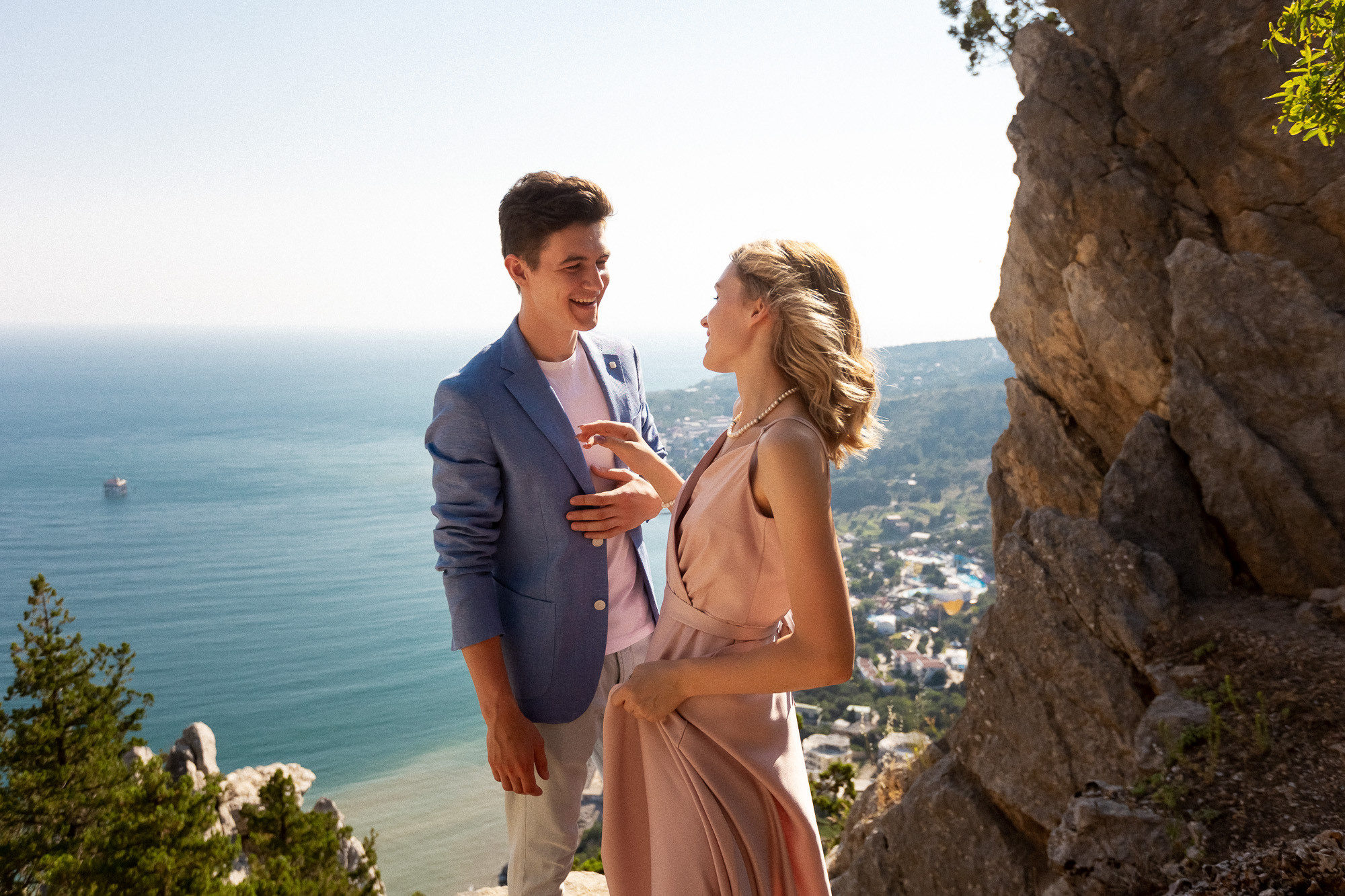 Семейная фотосессия в Симеизе на горе Кошка и на пляже у моря. Свадебный фотограф, фотосъемка в Крыму, Севастополе, Симферополе, Ялте