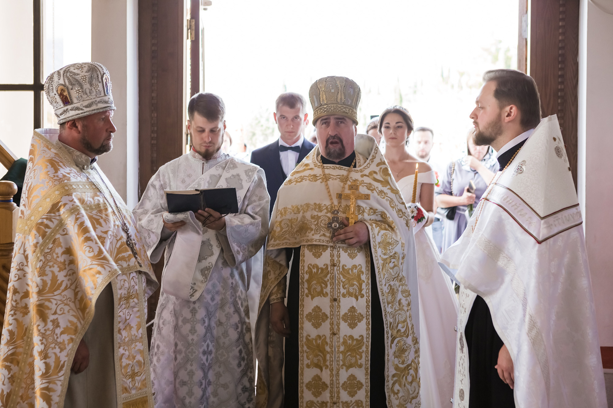 Венчание Петра и Феодосии в Храме-маяке Николая Чудотворца. Свадебный фотограф, фотосъемка в Крыму, Севастополе, Симферополе, Ялте