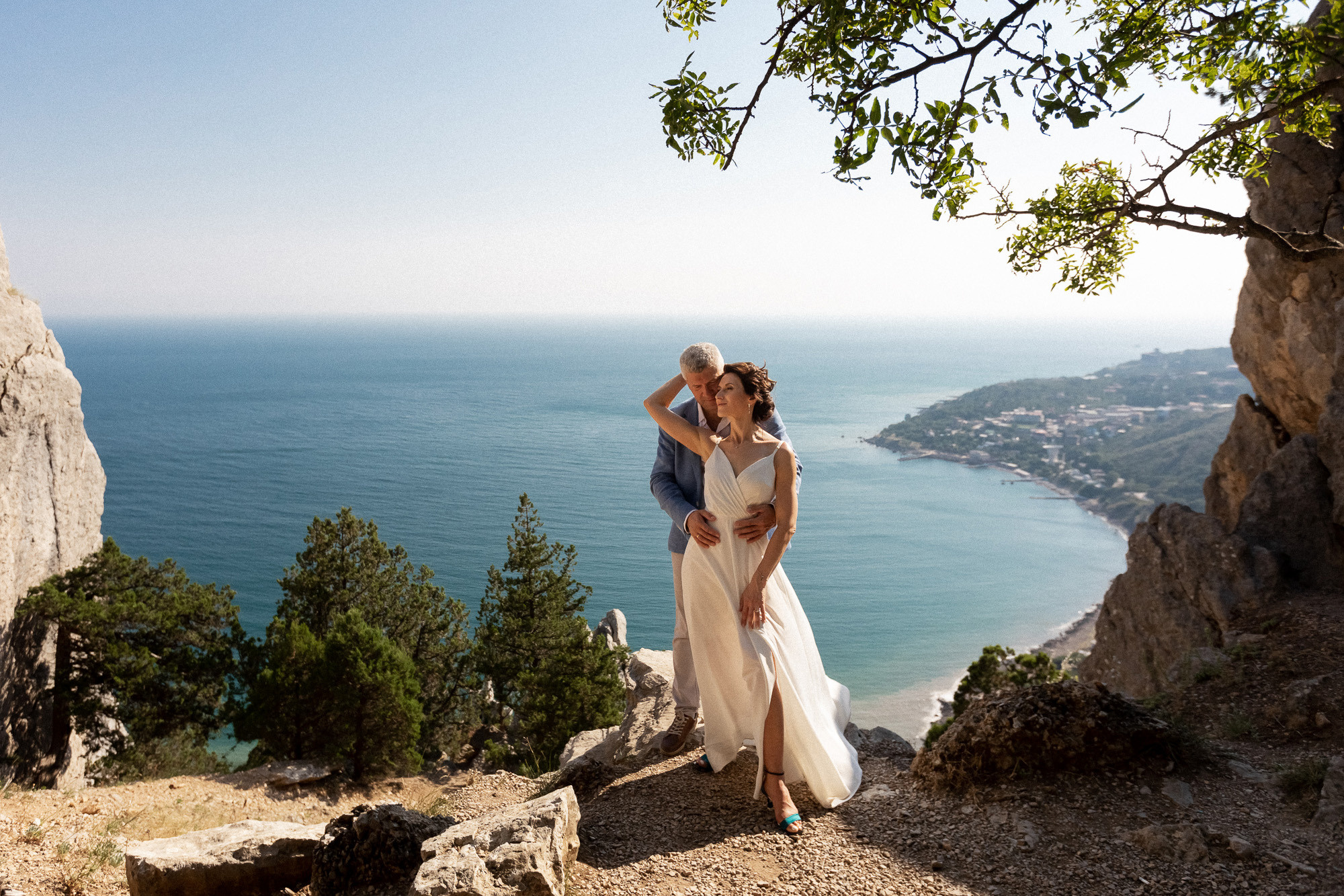 Семейная фотосессия в Симеизе на горе Кошка и на пляже у моря. Свадебный фотограф, фотосъемка в Крыму, Севастополе, Симферополе, Ялте