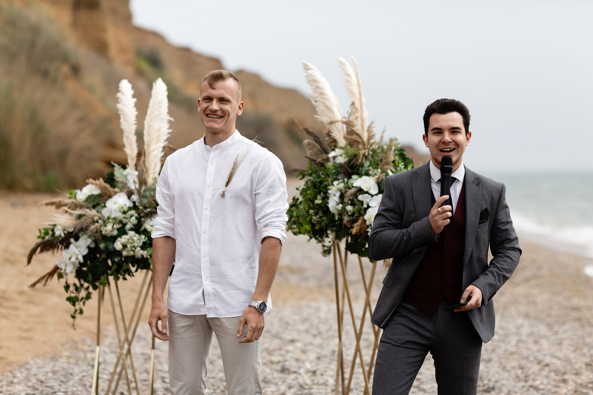 Свадебная выездная церемония и фотосессия на берегу моря. Свадебный фотограф, фотосъемка в Крыму, Севастополе, Симферополе, Ялте