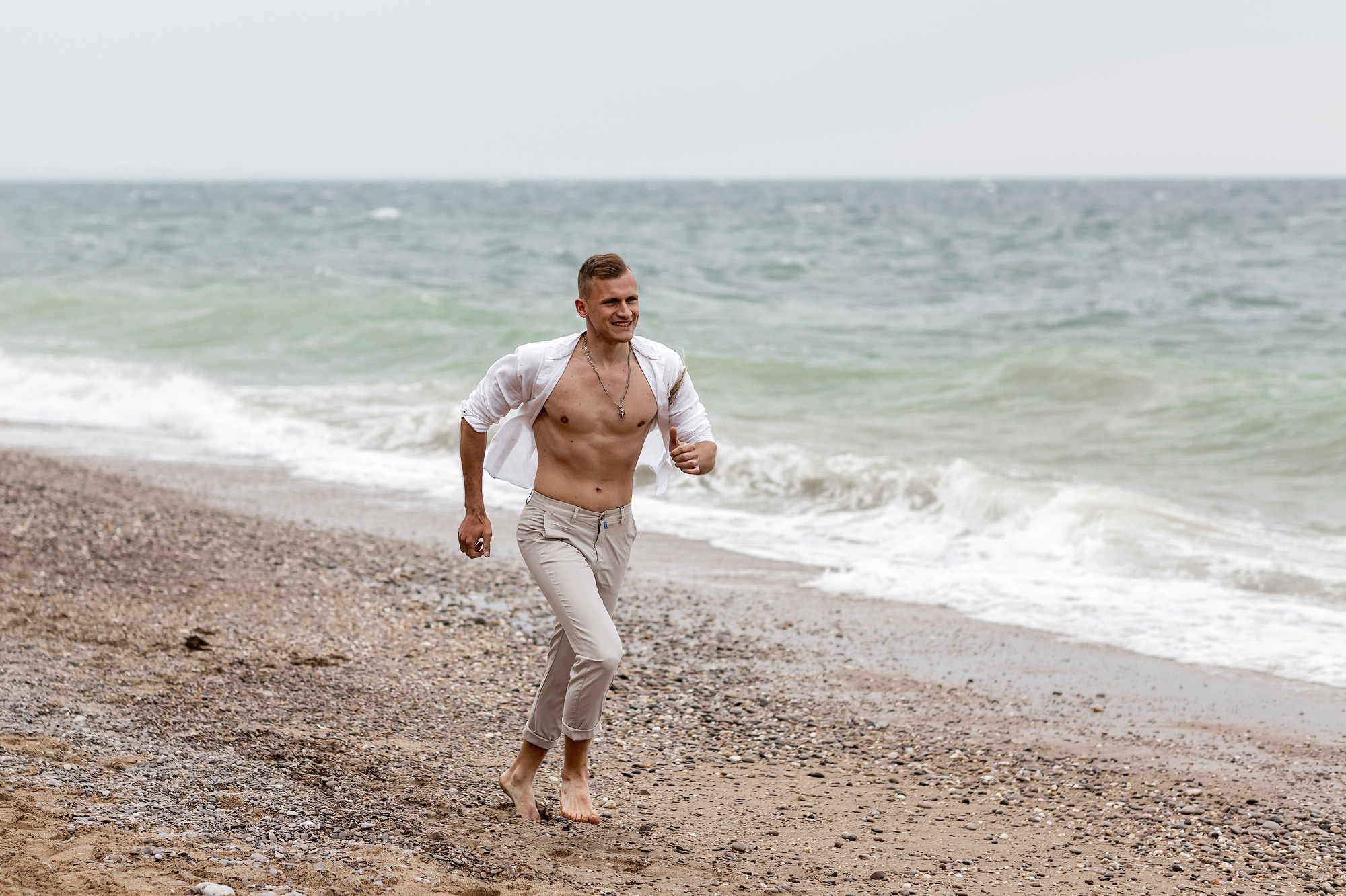 Свадебная выездная церемония и фотосессия на берегу моря. Свадебный фотограф, фотосъемка в Крыму, Севастополе, Симферополе, Ялте