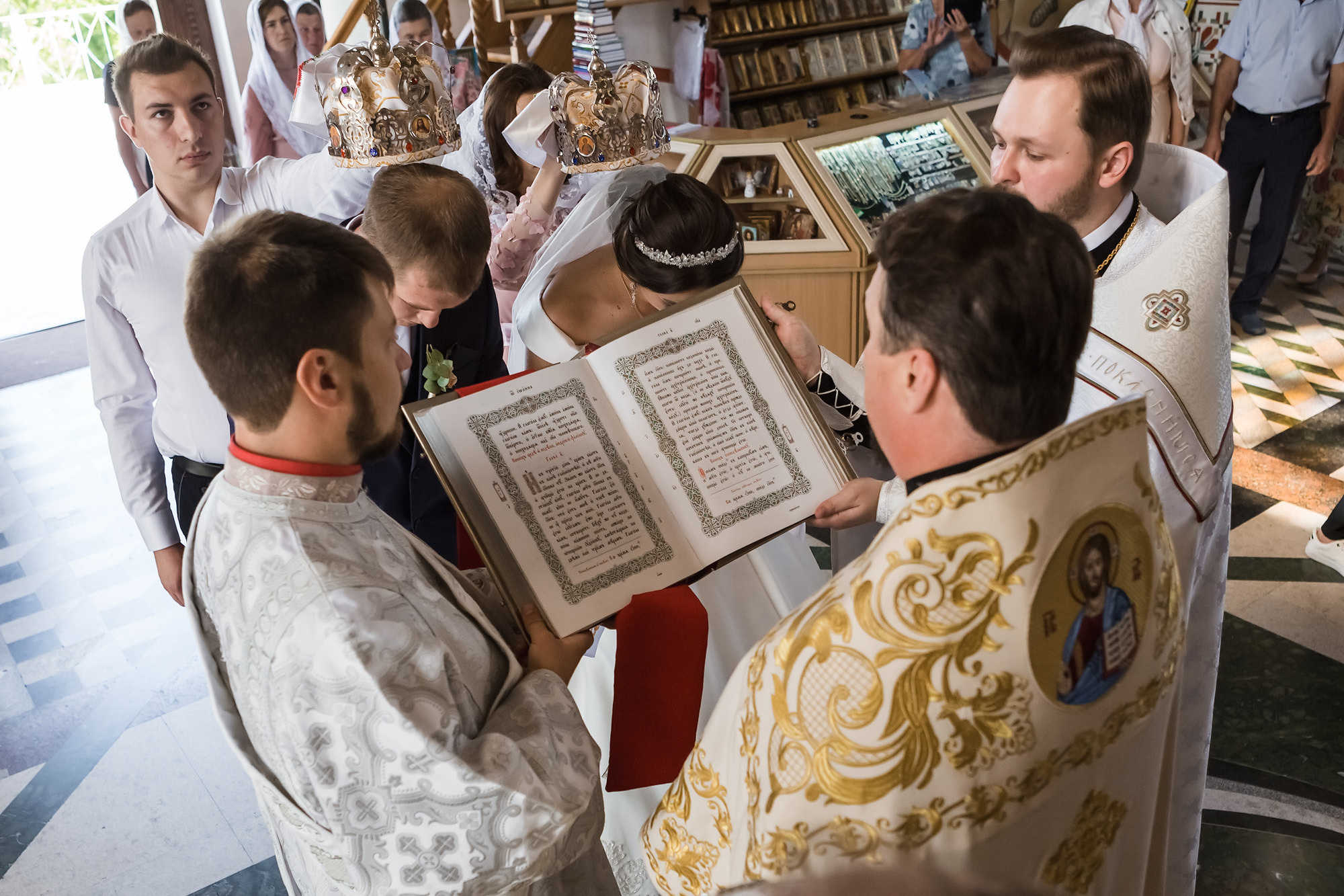 Венчание Петра и Феодосии в Храме-маяке Николая Чудотворца. Свадебный фотограф, фотосъемка в Крыму, Севастополе, Симферополе, Ялте