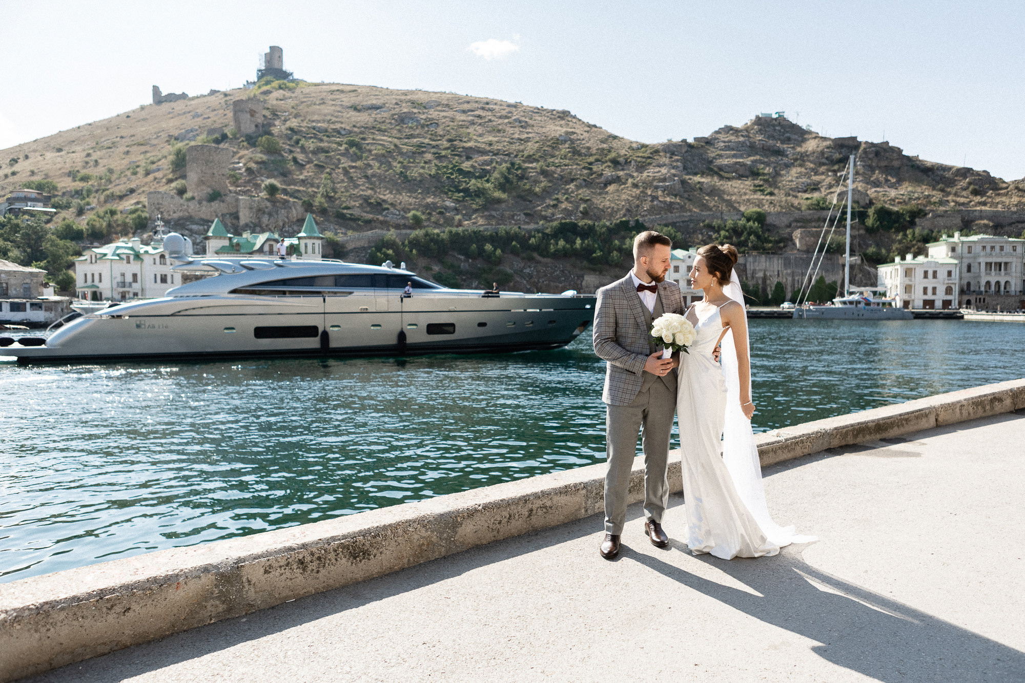 Денис и Аделя - свадьба для двоих в Балаклаве. Свадебный фотограф, фотосъемка в Крыму, Севастополе, Симферополе, Ялте