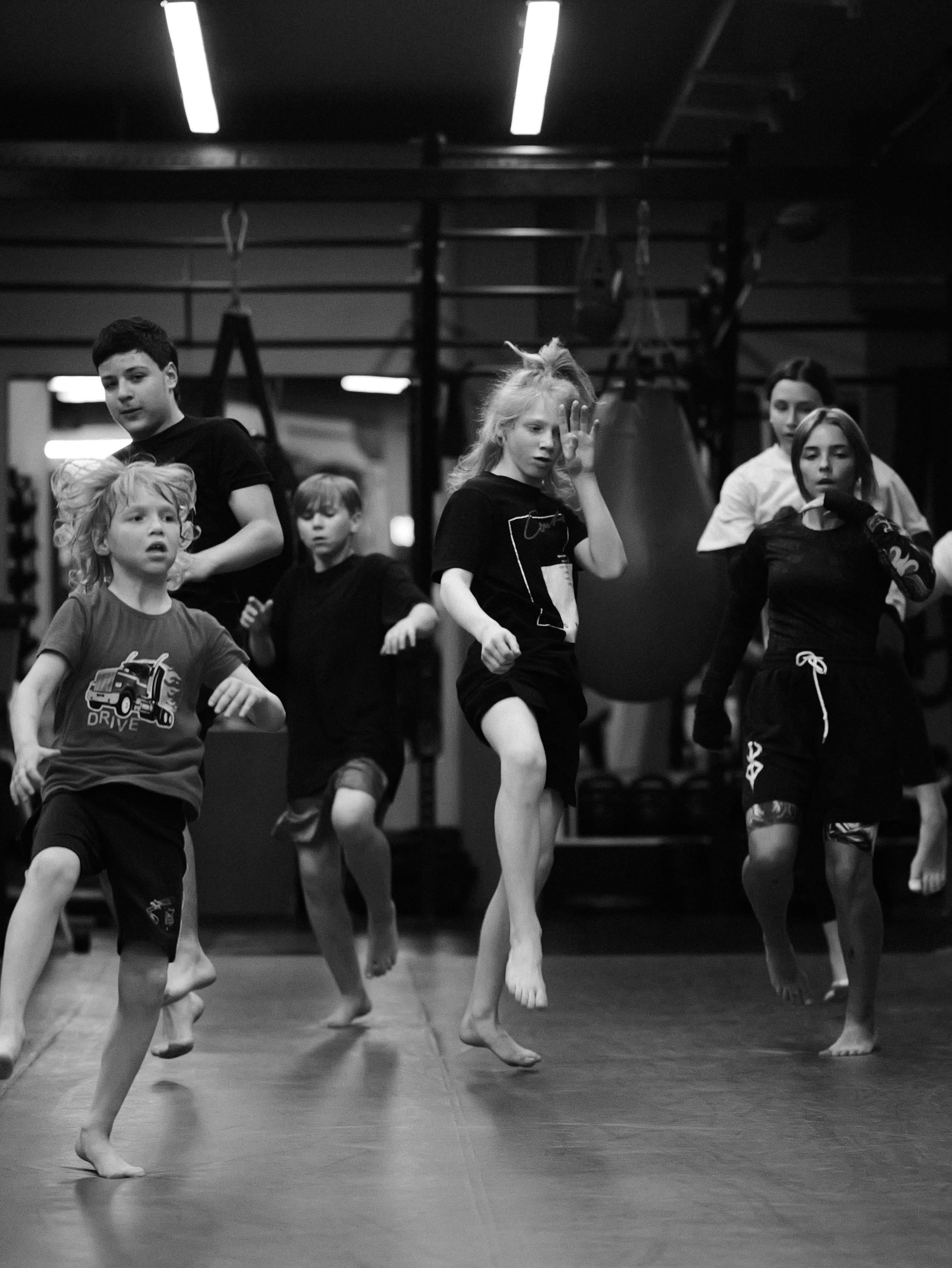 Тренировка по тайскому боксу в клубе KLETKA. Клуб единоборств, тайского бокса и джиу-джитсу KLETKA