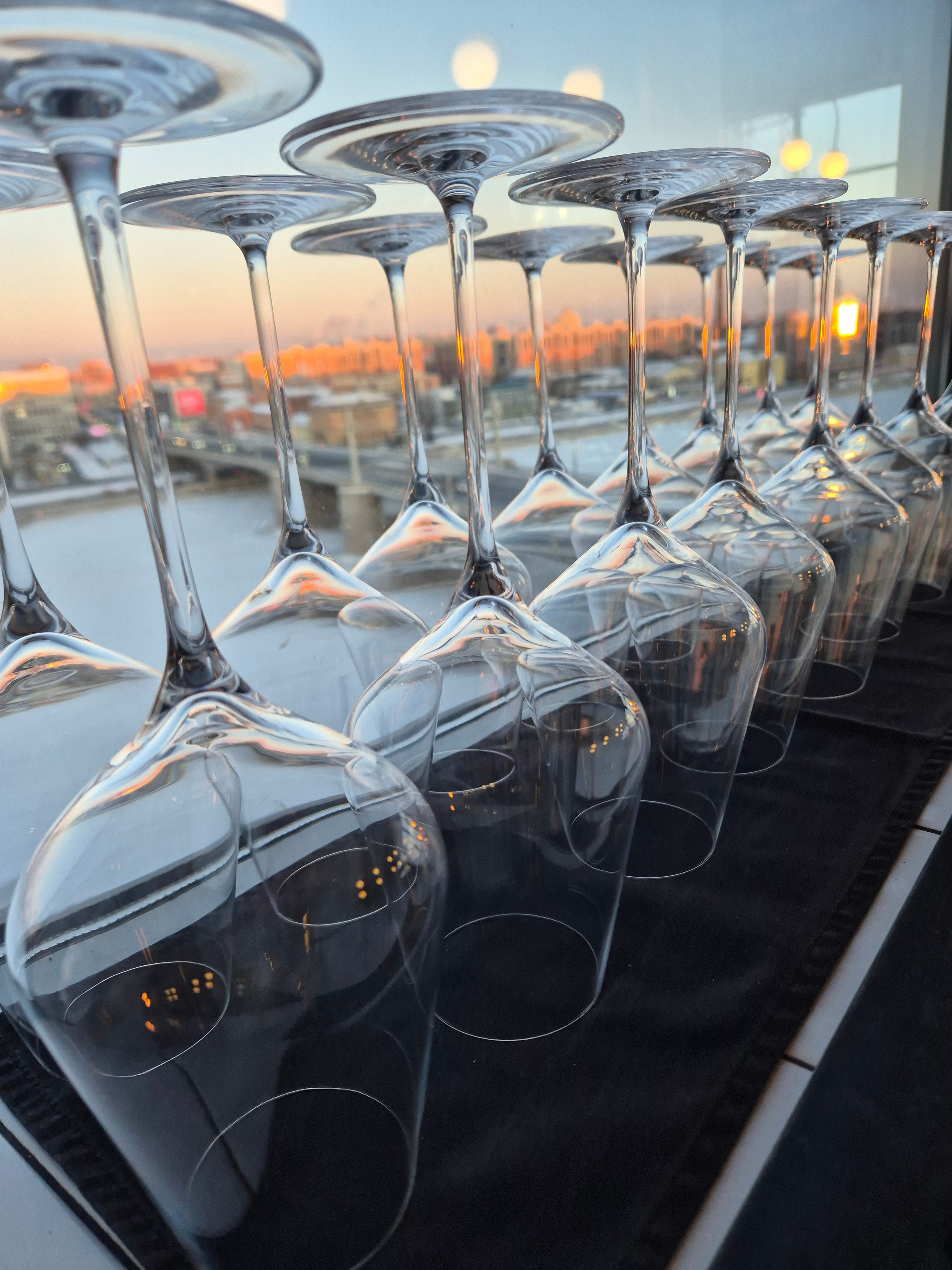 Ресторан R14. Так здорово с высоты наблюдать за Невой, где уже дважды проплывал - и еще собираюсь