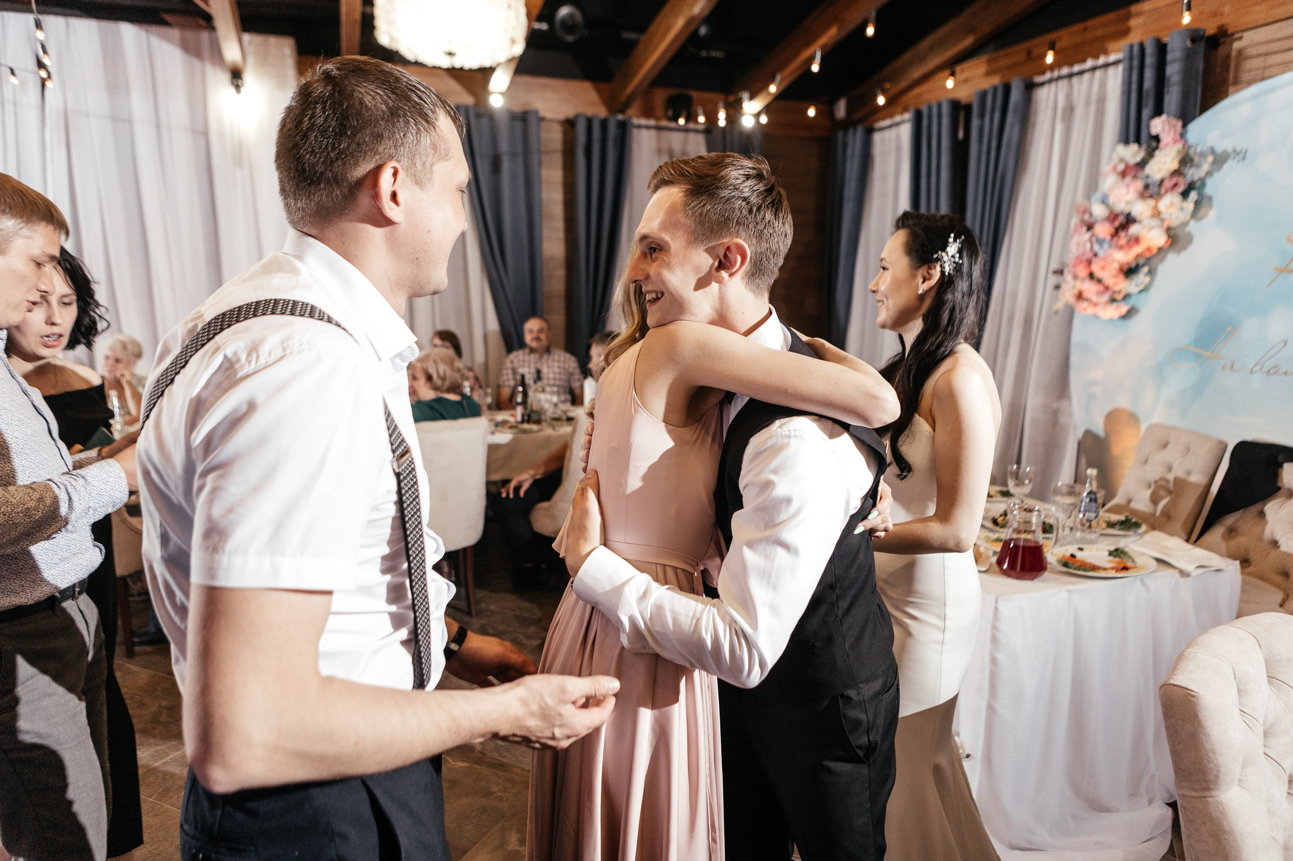 Свадебный фотограф Уфа — Руслан ГабдлисламовЖивые эмоции, красивые кадры, воспоминания на всю жизнь.Работаю по всей Республике Башкортоста. Свадебный фотограф Уфа Руслан Габдлисламов