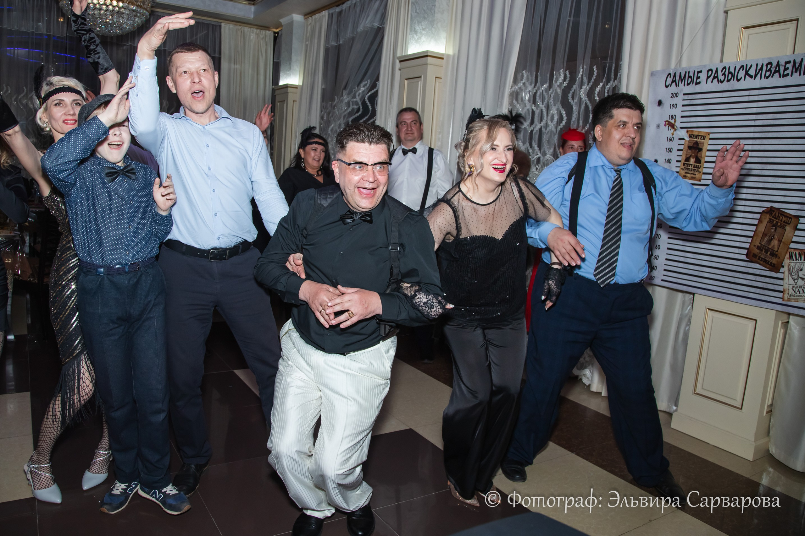 Гангстерская вечеринка в стиле 1920-х. Репортажный Фотограф