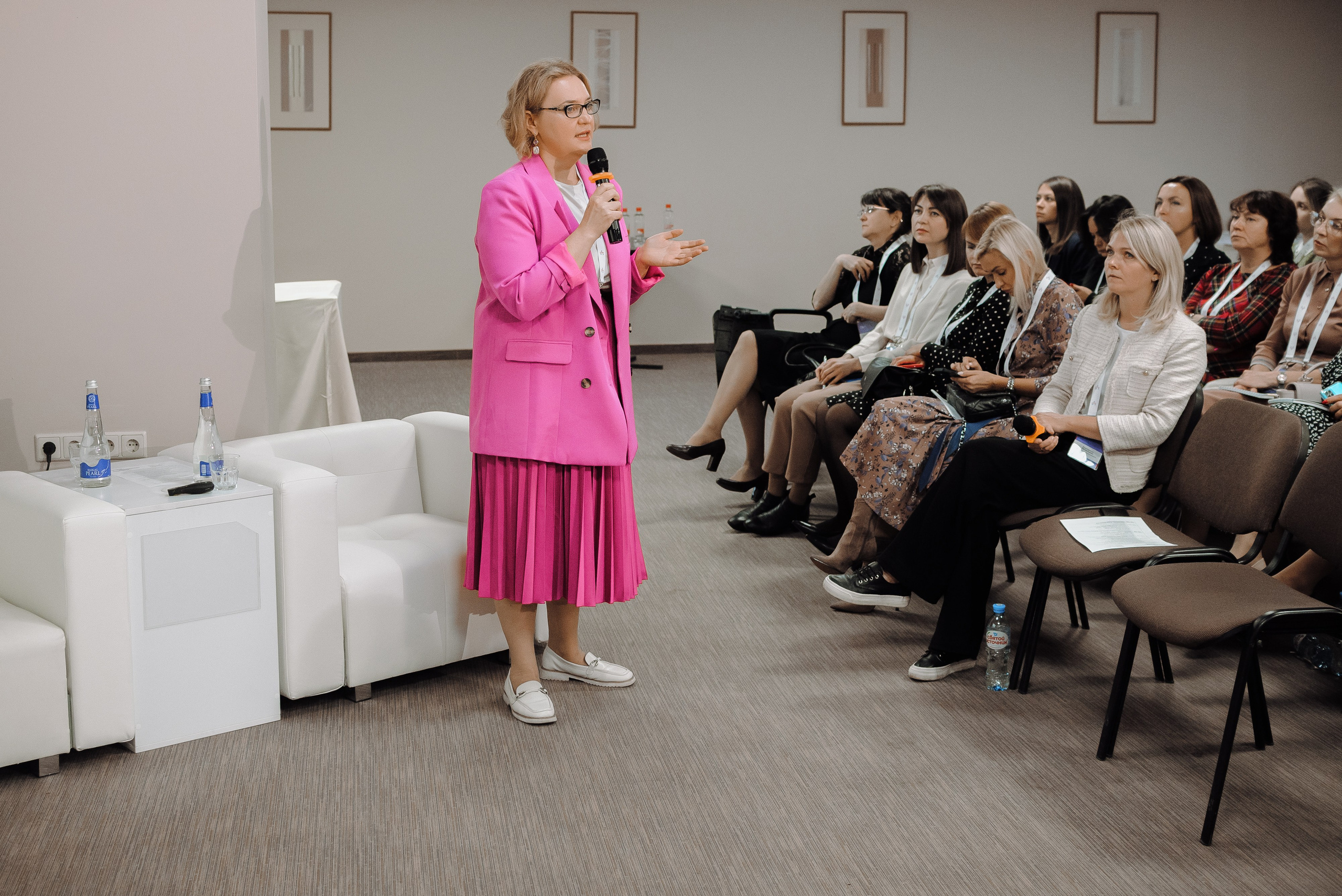 ОБЛАСТНАЯ КОНФЕРЕНЦИЯ «РАЗВИТИЕ ТУРИЗМА В ЧЕЛЯБИНСКОЙ ОБЛАСТИ». Репортажный фотограф Зуев Роман г. Челябинск