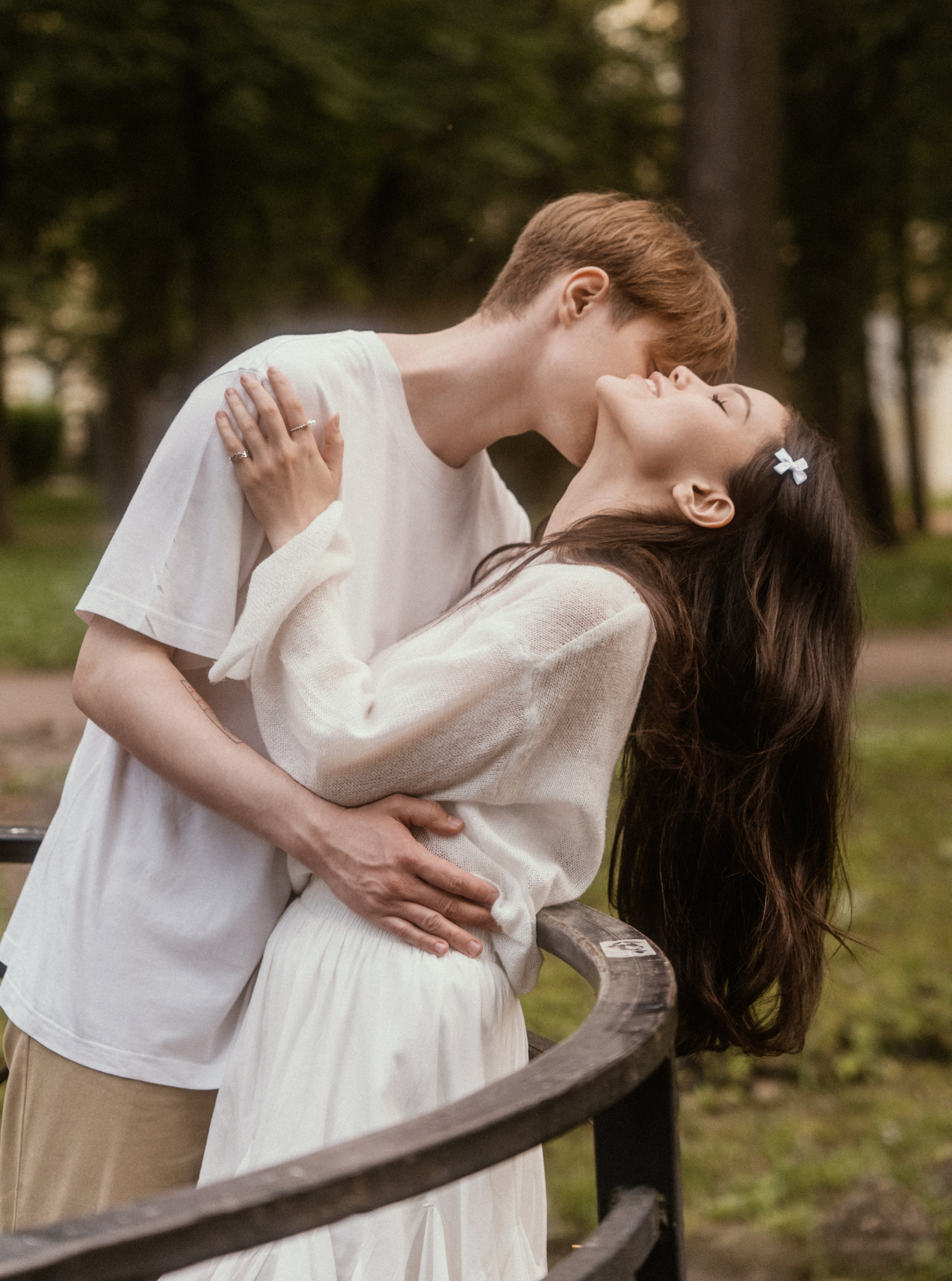 Фотосессия лавстори в Санкт-Петербурге. Лопухинский сад.