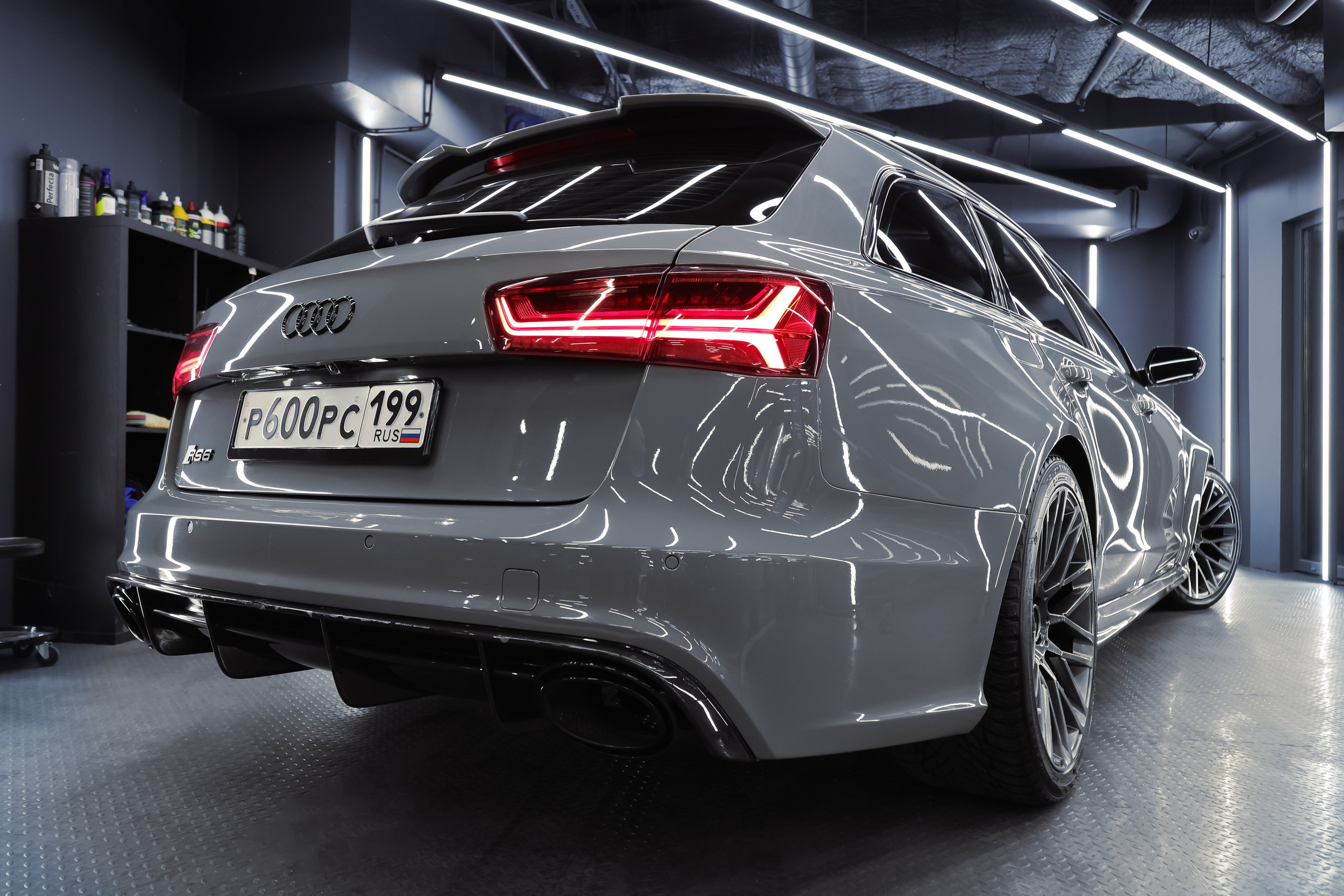 2017 AUDI RS6. Mixturecaptures