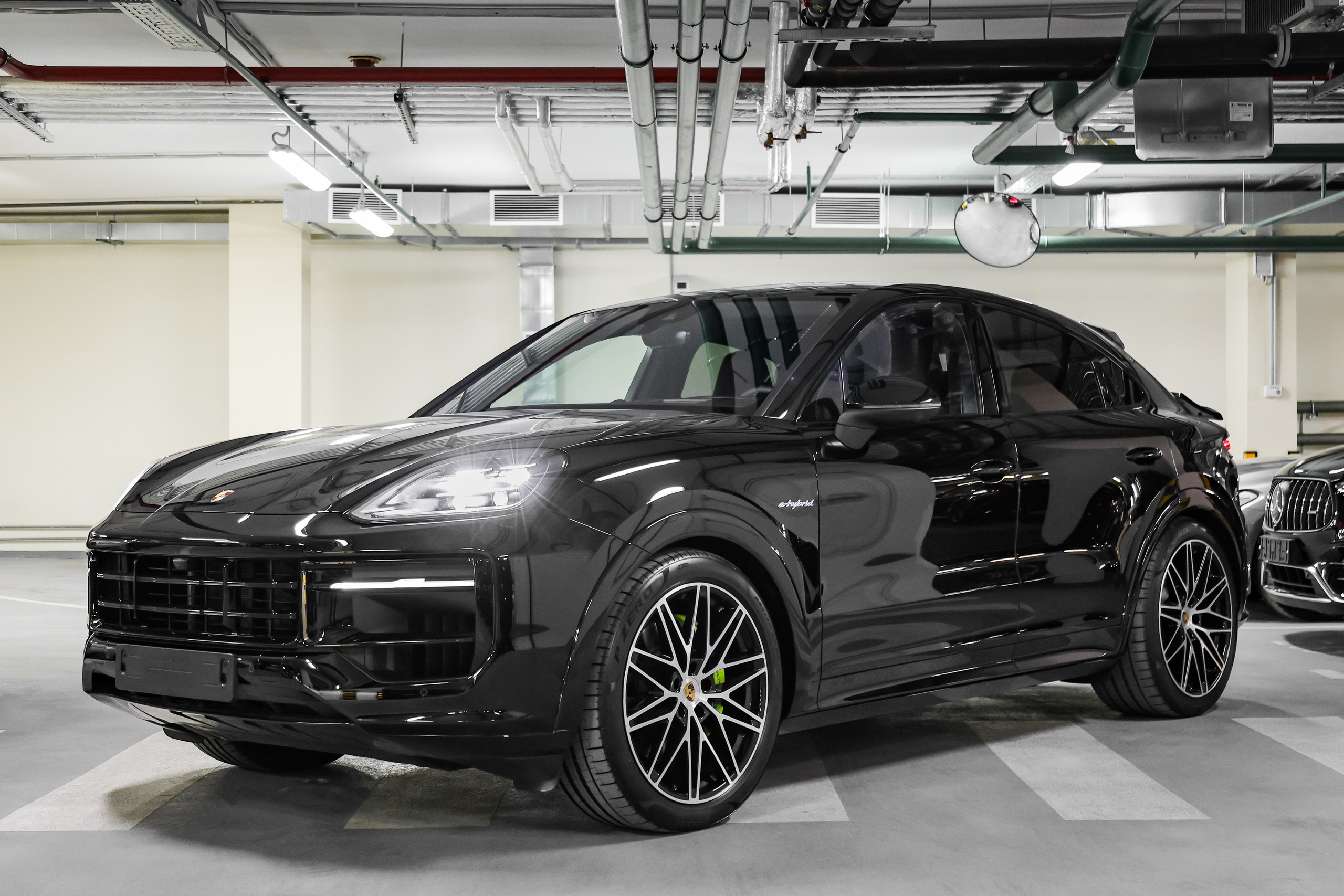 2025 PORSCHE CAYENNE COUPE E-Hybrid. Mixturecaptures