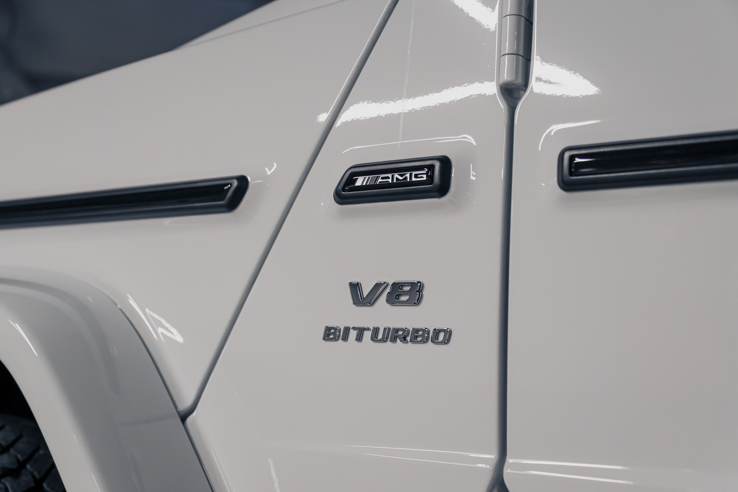 2022 MERCEDES BENZ G63 AMG $235,000 / 16,414 KM ODOMETER. Mixturecaptures